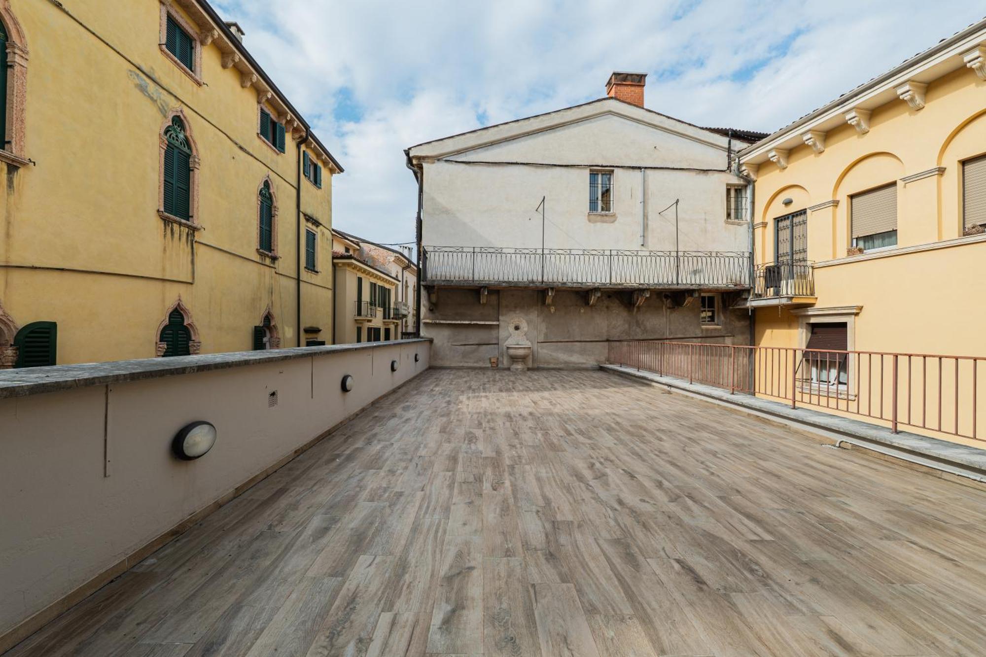 Dimora Catullo - La Terrazza Di Appartamento Verona