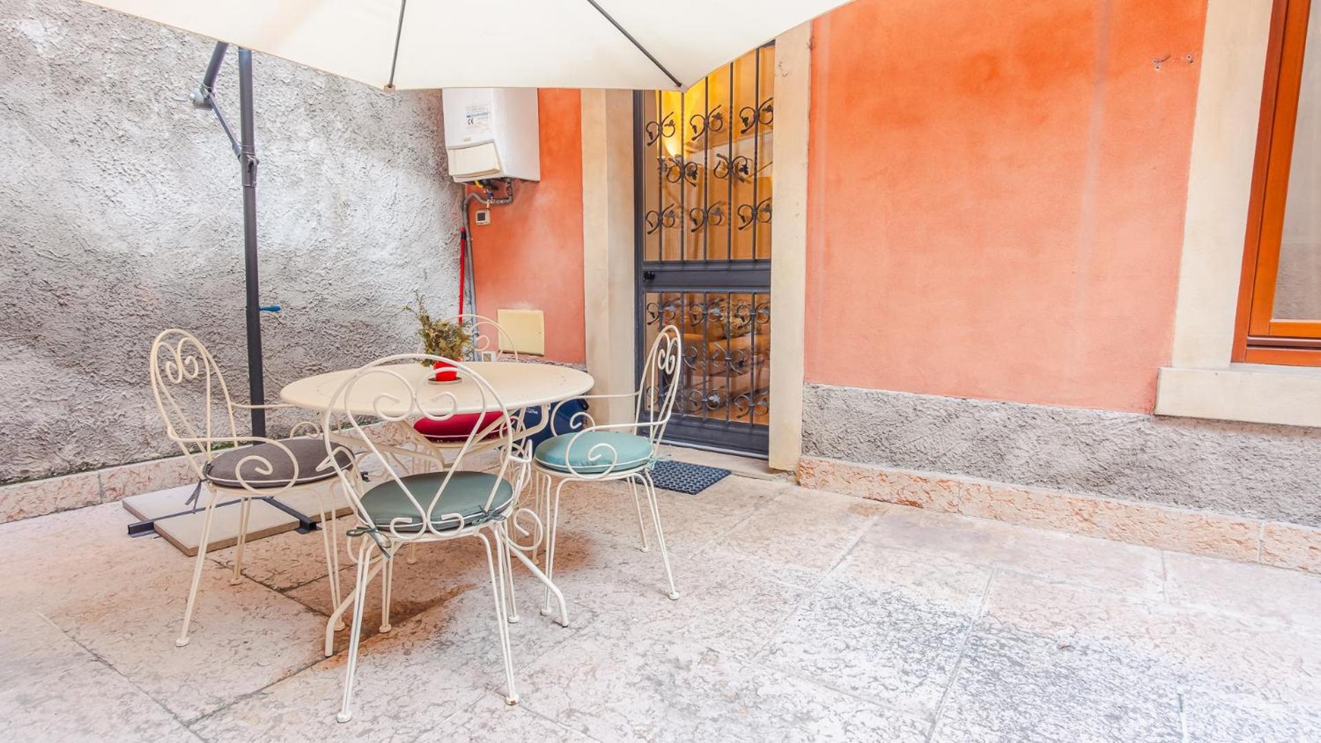 Appartamento Domus Le Mura - Italian Homing