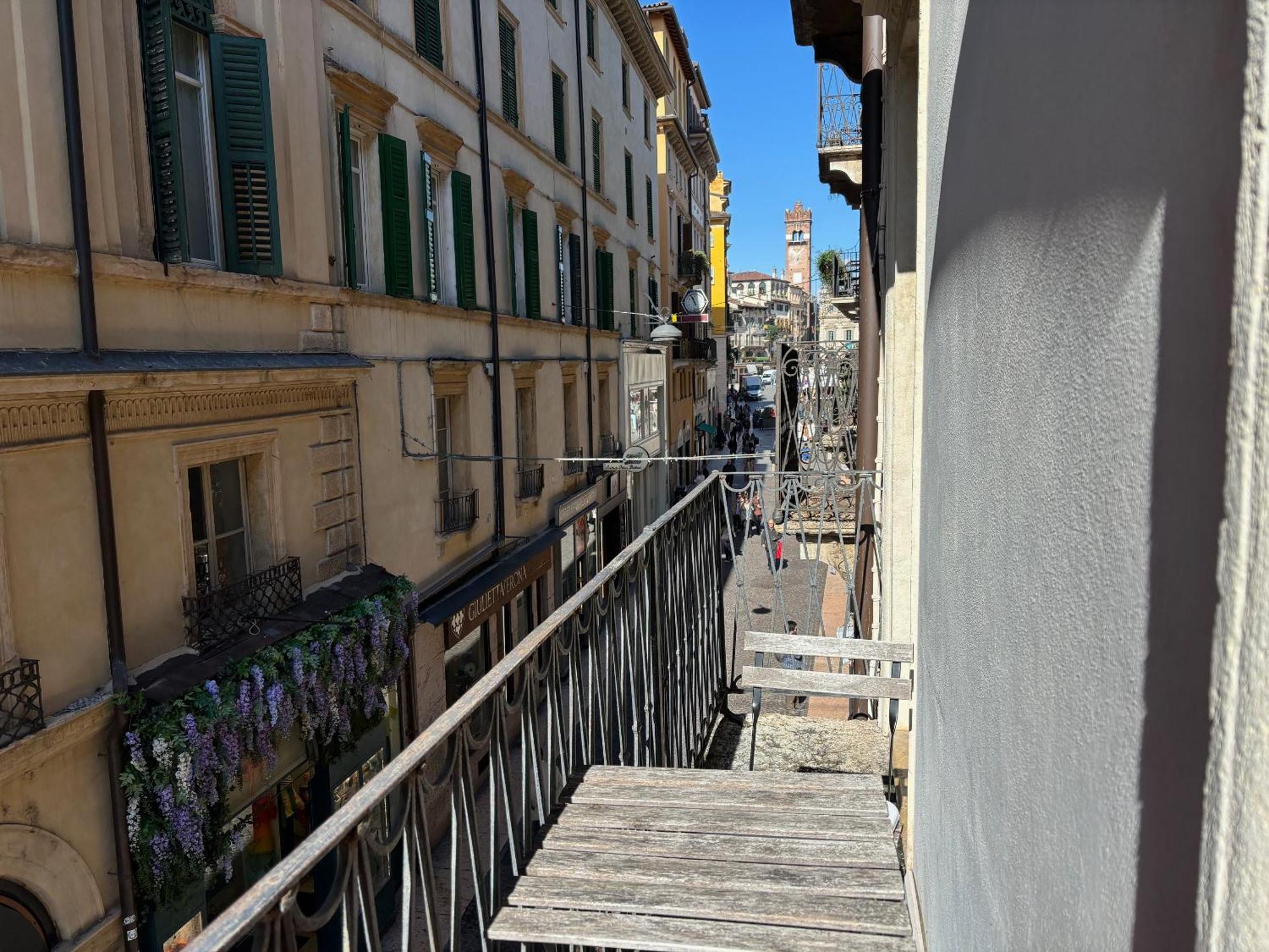 Veronajourneys Emilei Appartamento Verona