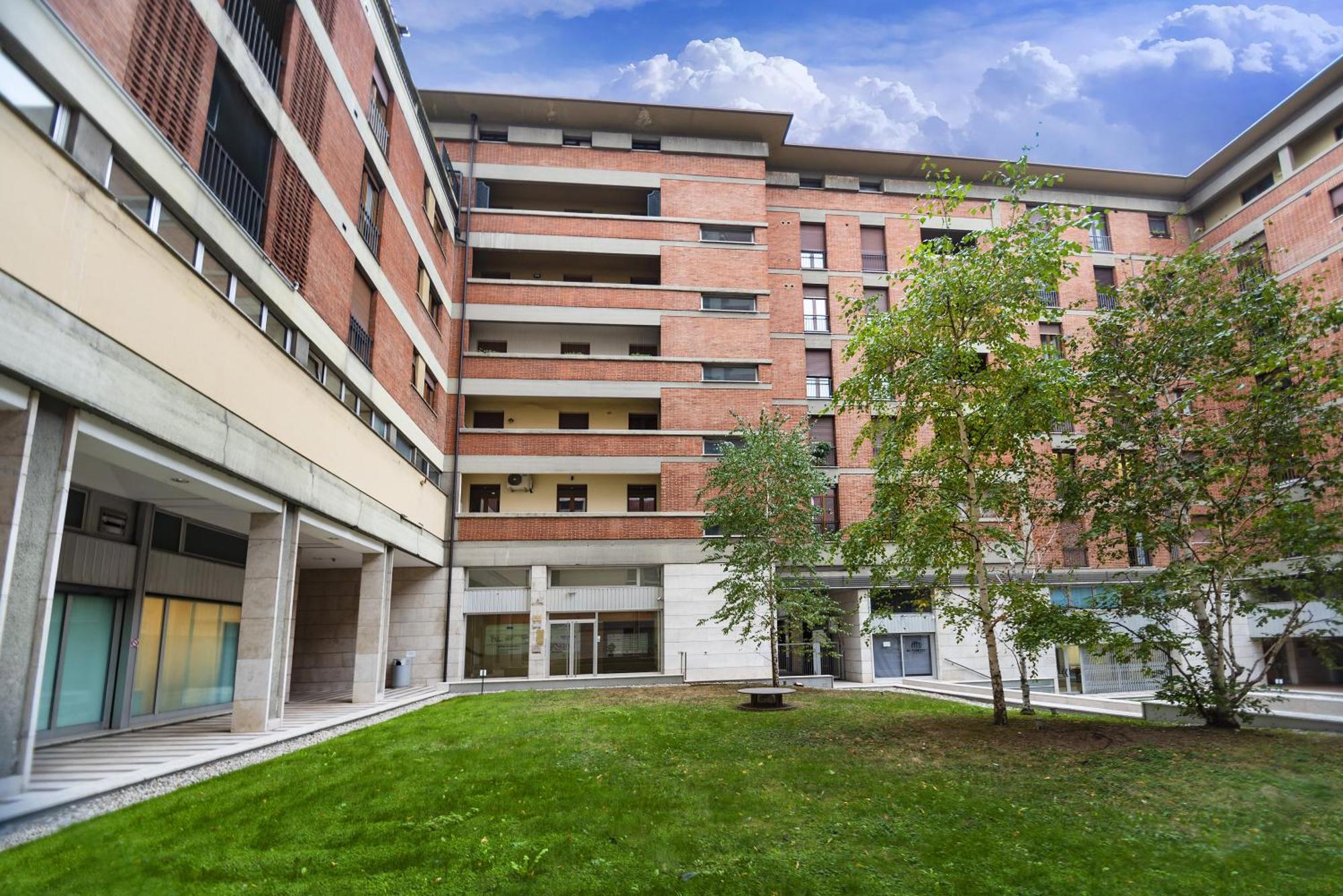 Italianflat - Elegant 2 Bedrooms With Balcony, 5 Min Walking From Arena Apartment *