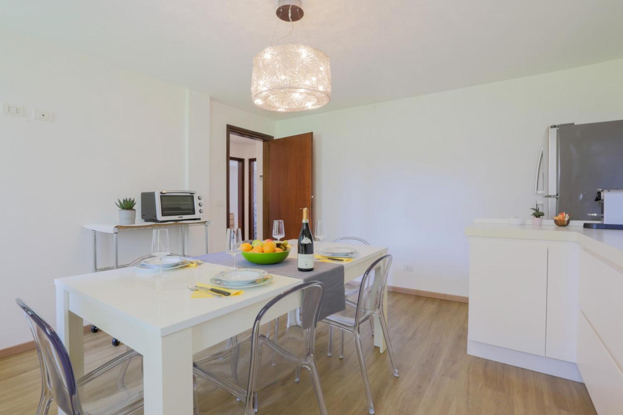 Elegant Apartment: Free Netflix, Wi-fi & Parking Apartment Verona