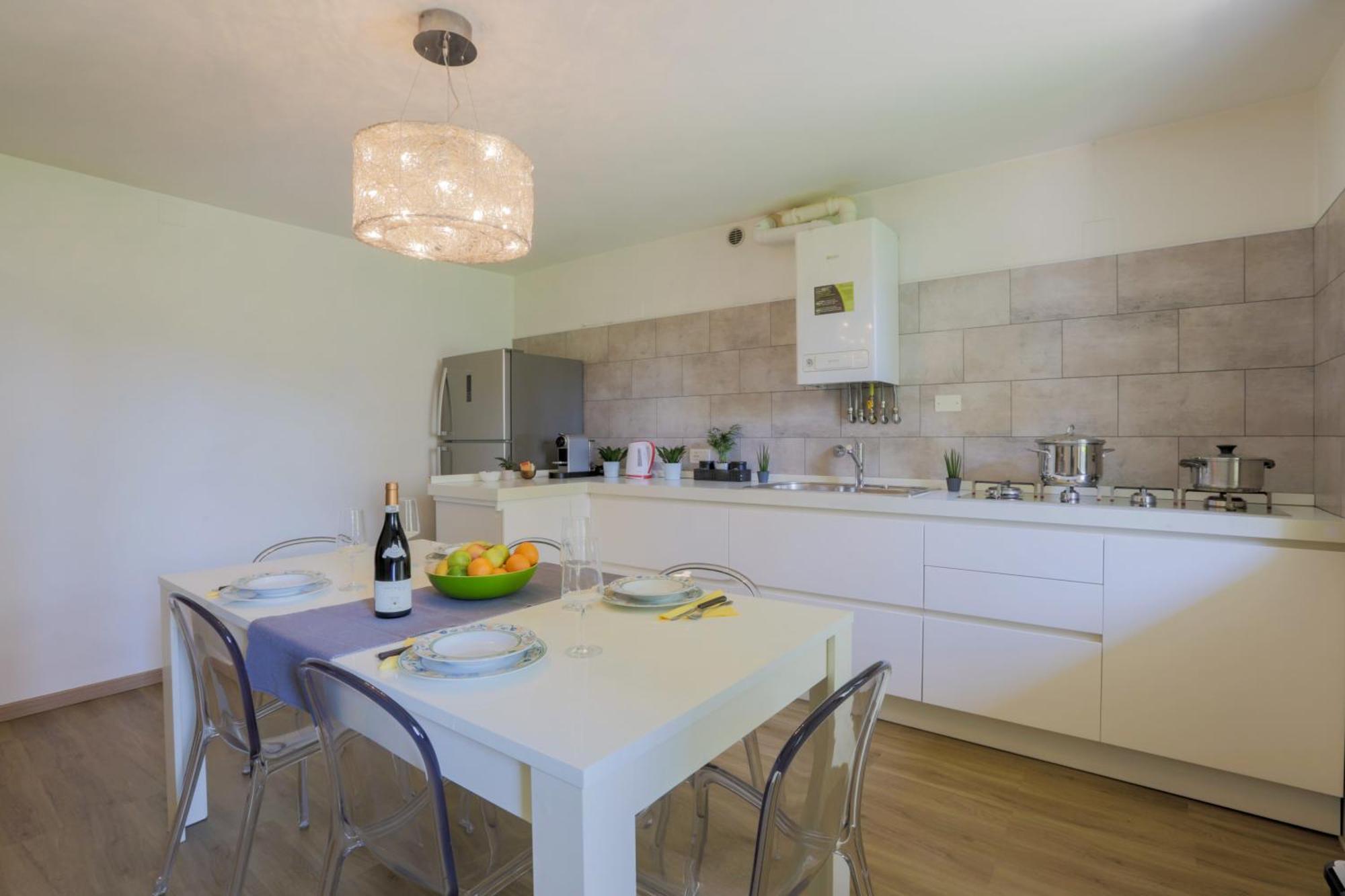 Apartment Elegant Apartment: Free Netflix, Wi-fi & Parking Verona