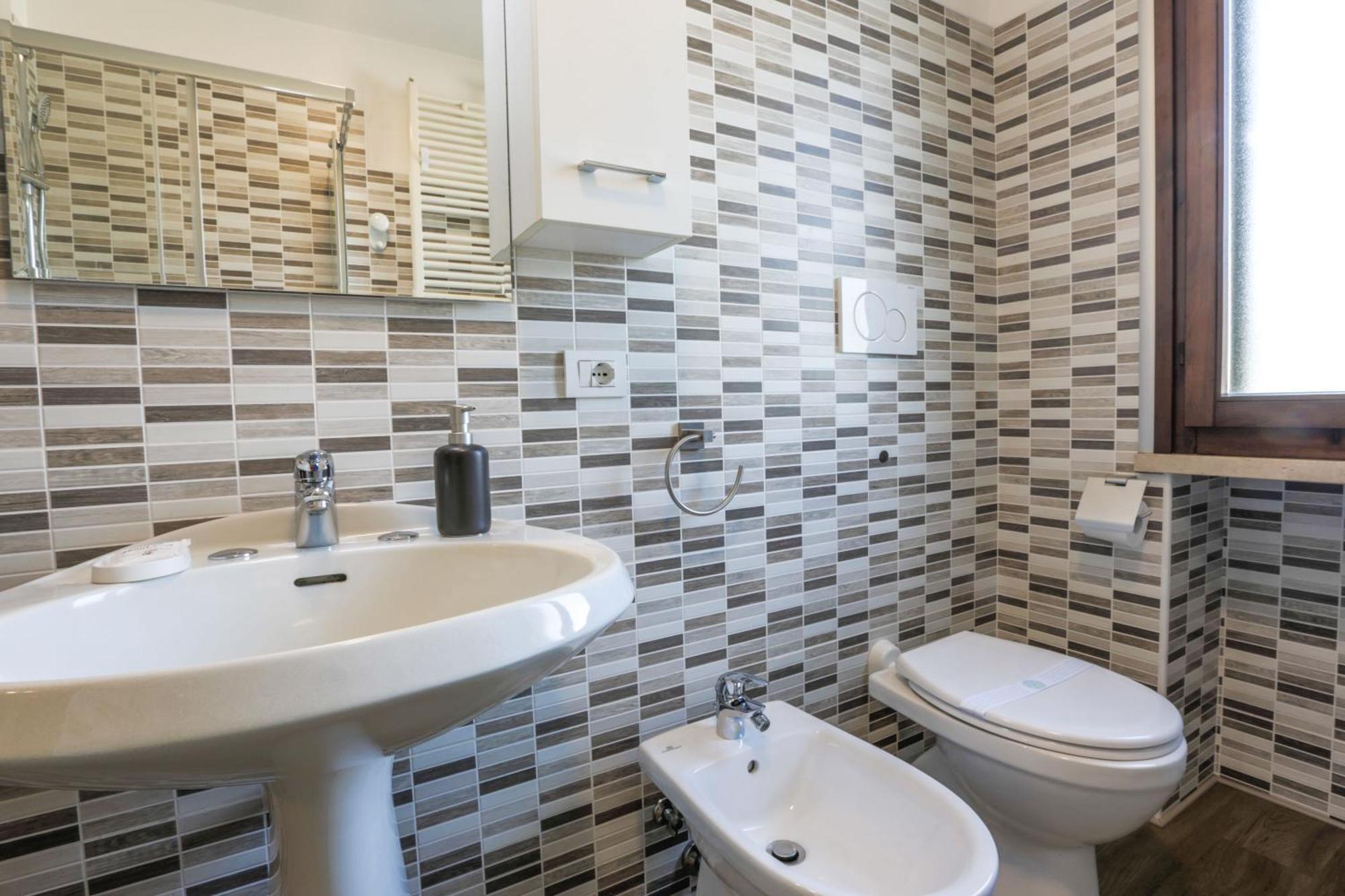 Apartment Elegant Apartment: Free Netflix, Wi-fi & Parking Verona