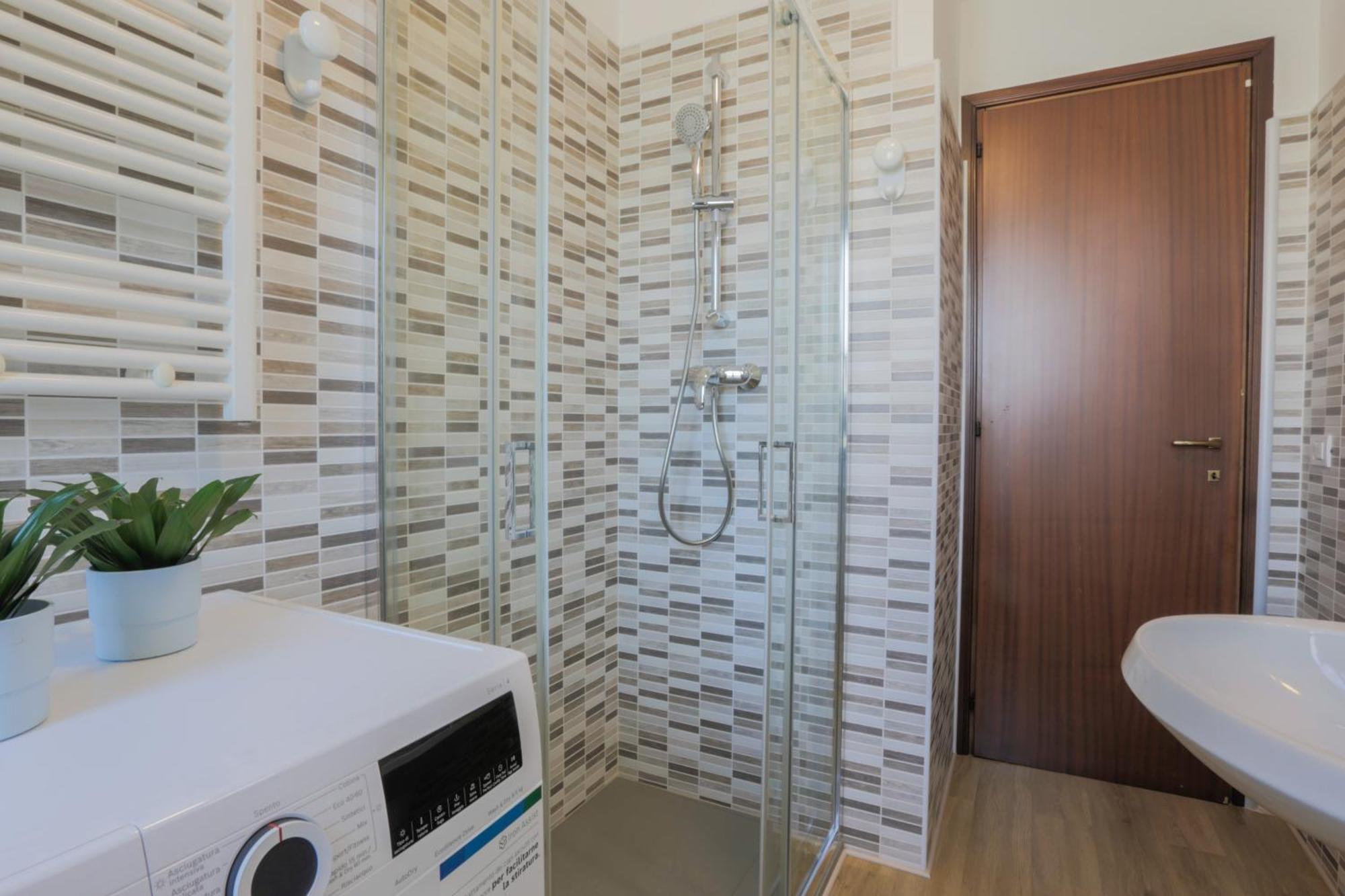 Elegant Apartment: Free Netflix, Wi-fi & Parking Apartment