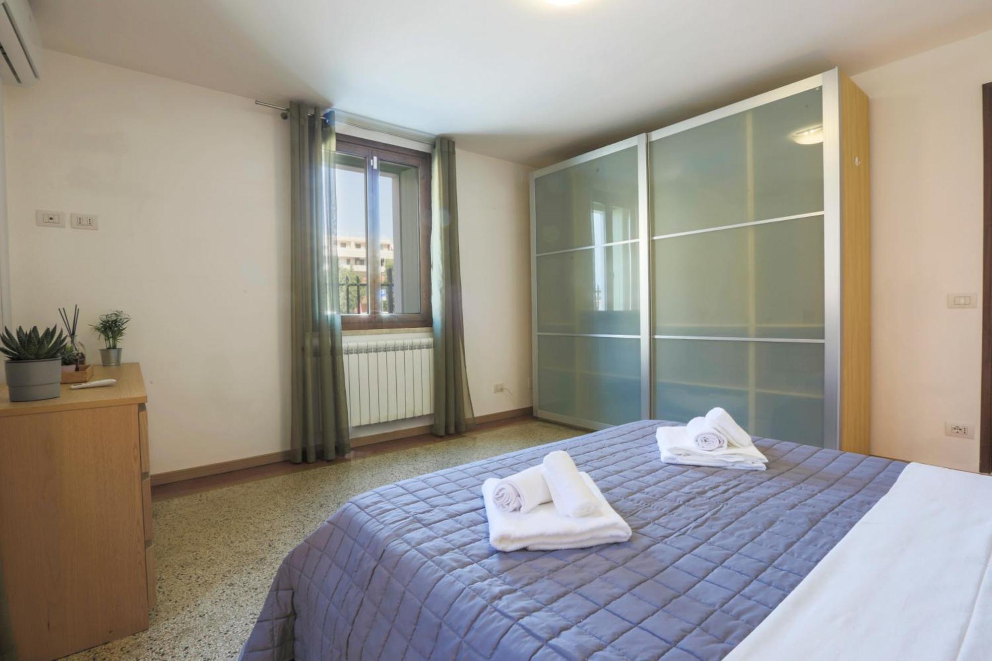 Elegant Apartment: Free Netflix, Wi-fi & Parking * Verona