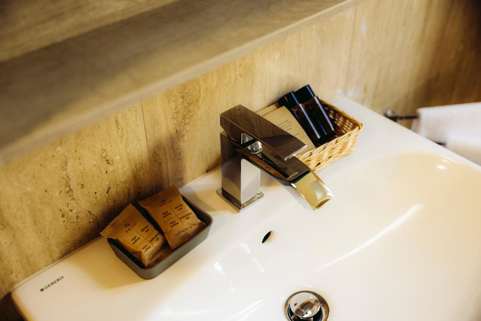 Apartment Eap Suites, *