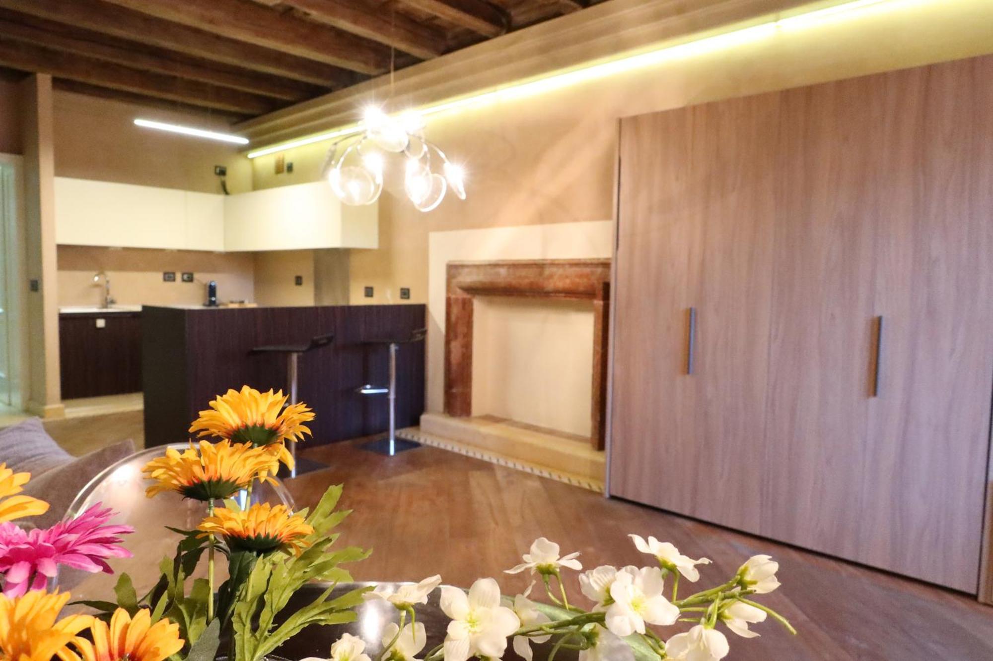 Luxury Flats Piazza Erbe, Floor 3 *