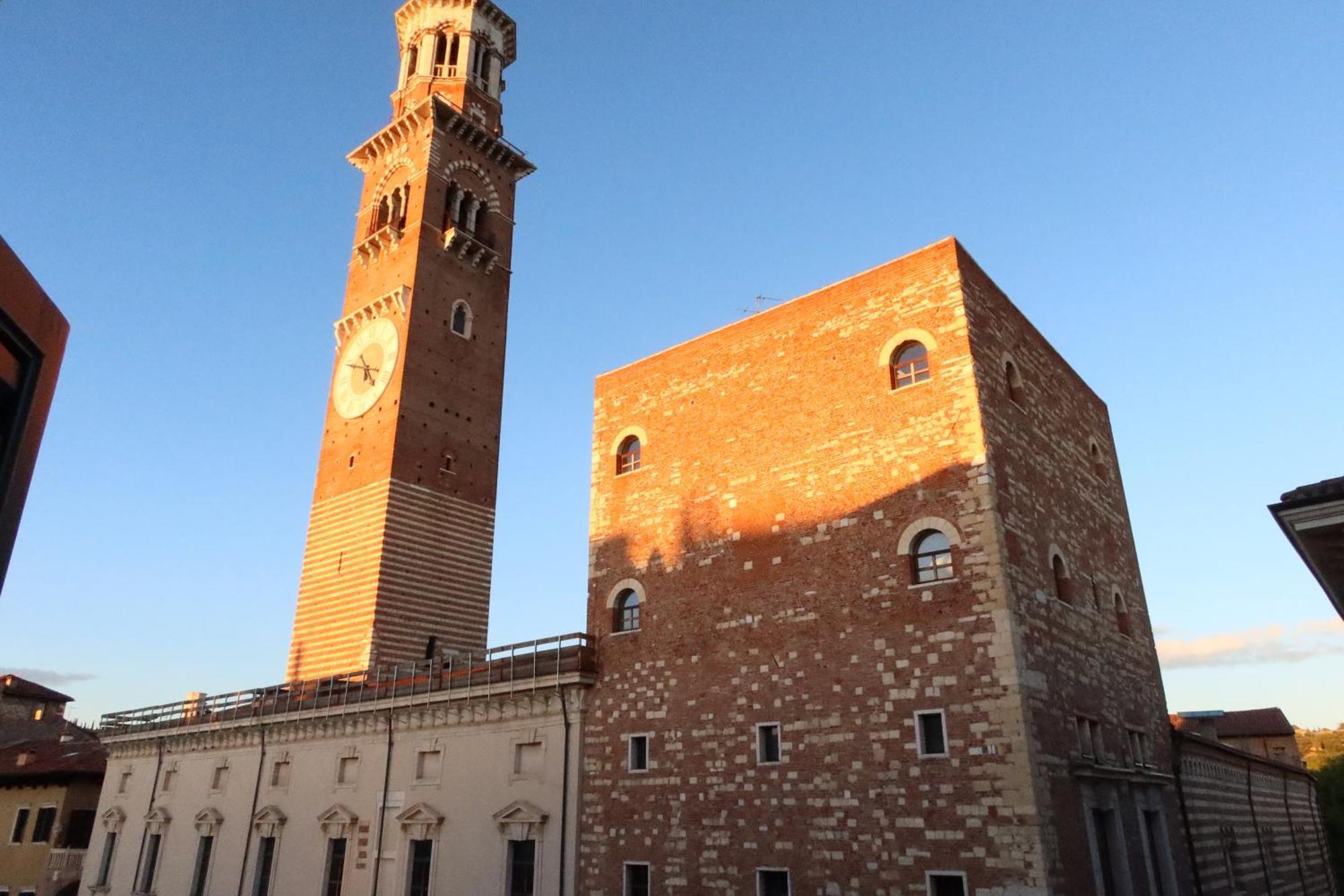 Luxury Flats Piazza Erbe, Floor 3 *