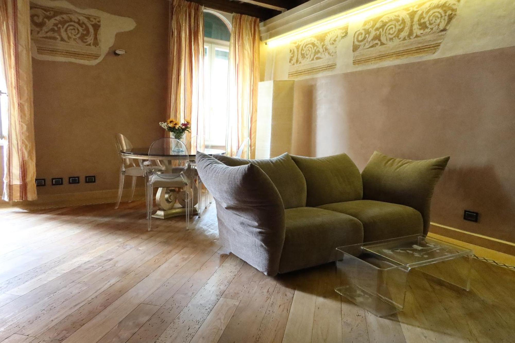 Luxury Flats Piazza Erbe, Floor 3 Apartment *