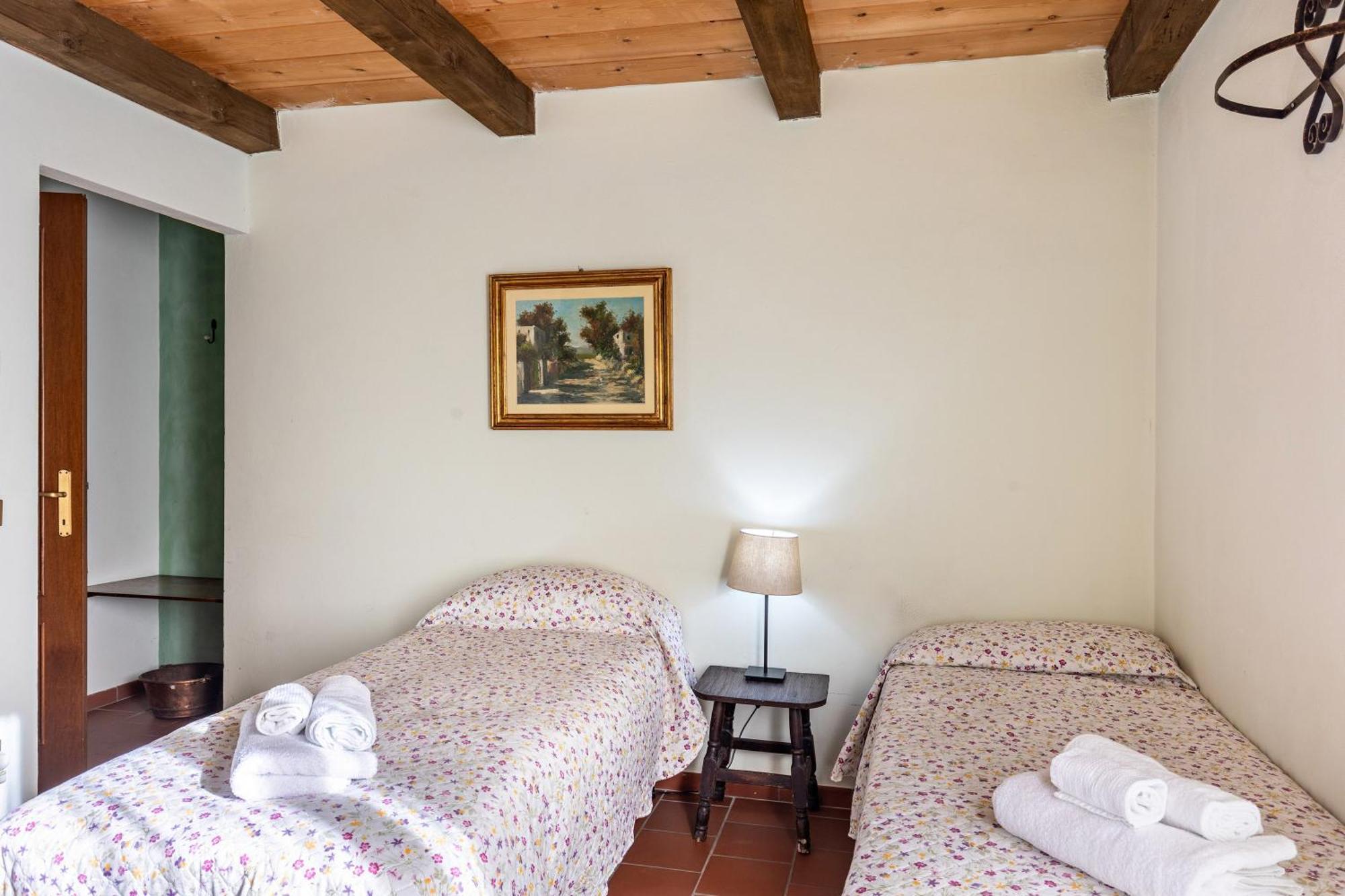 Casa Rossa Vendri Apartment