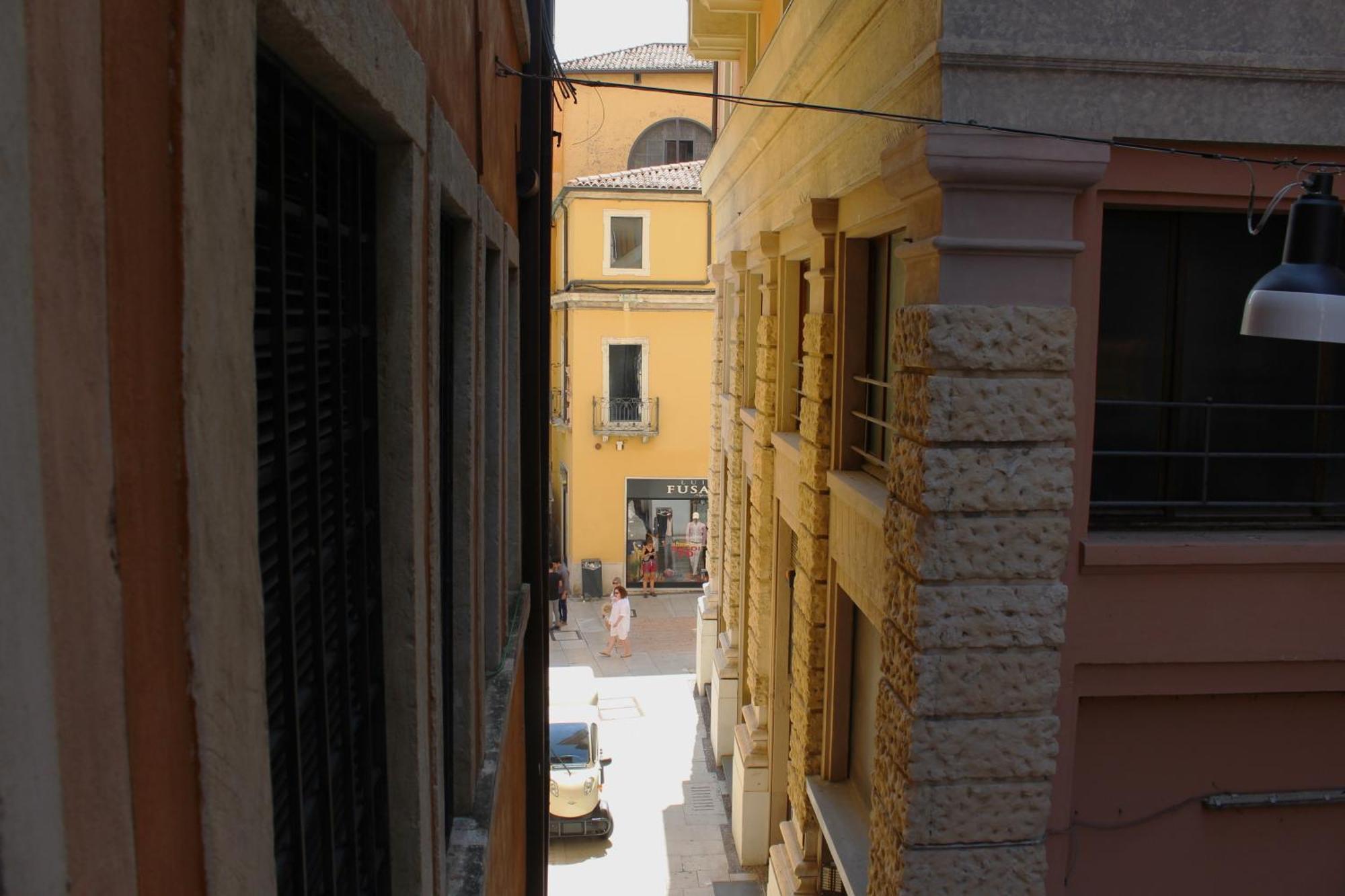 Luxury Flats , Piazza Erbe With Balcony On Main Square *