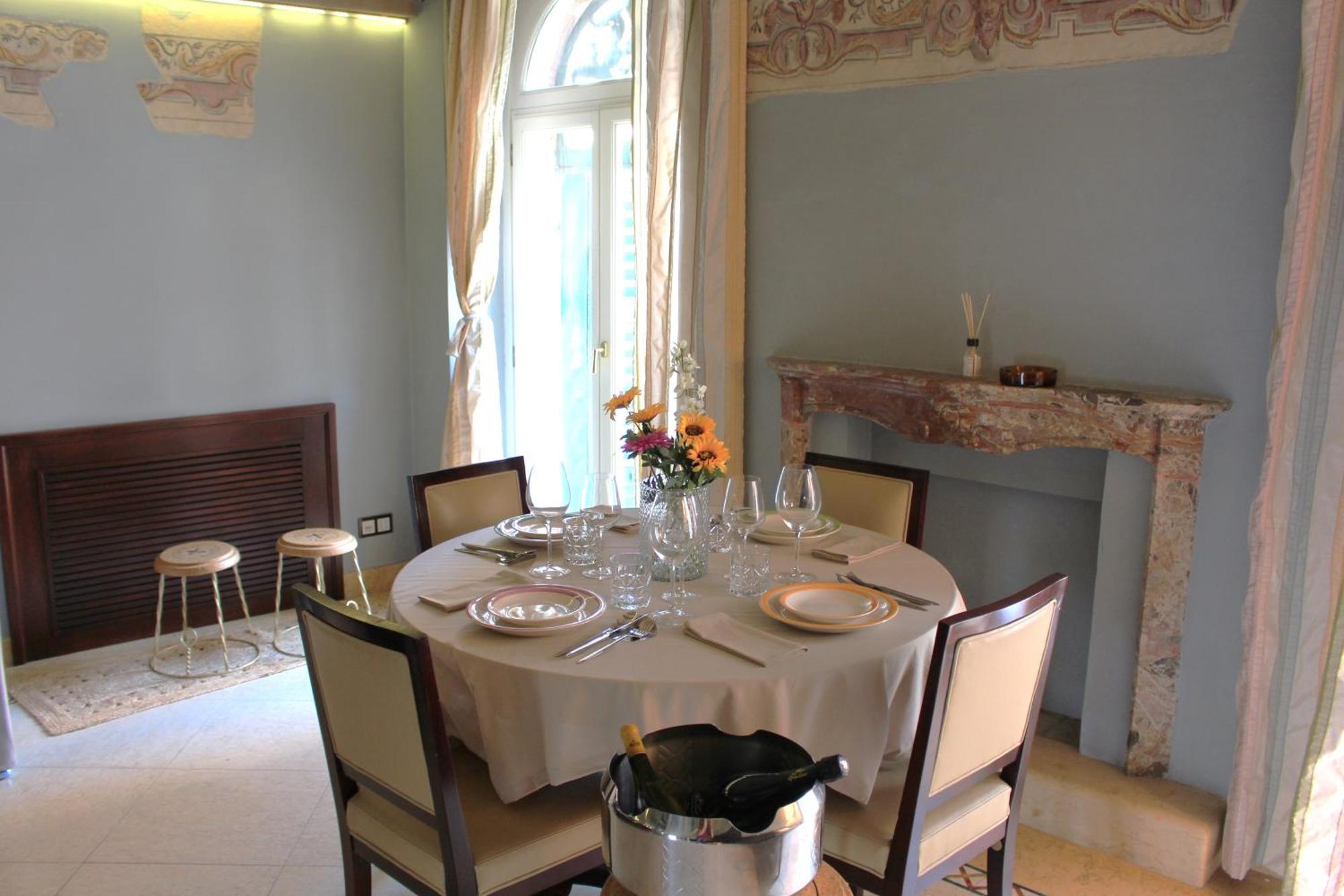 Luxury Flats , Piazza Erbe With Balcony On Main Square Apartamento Verona