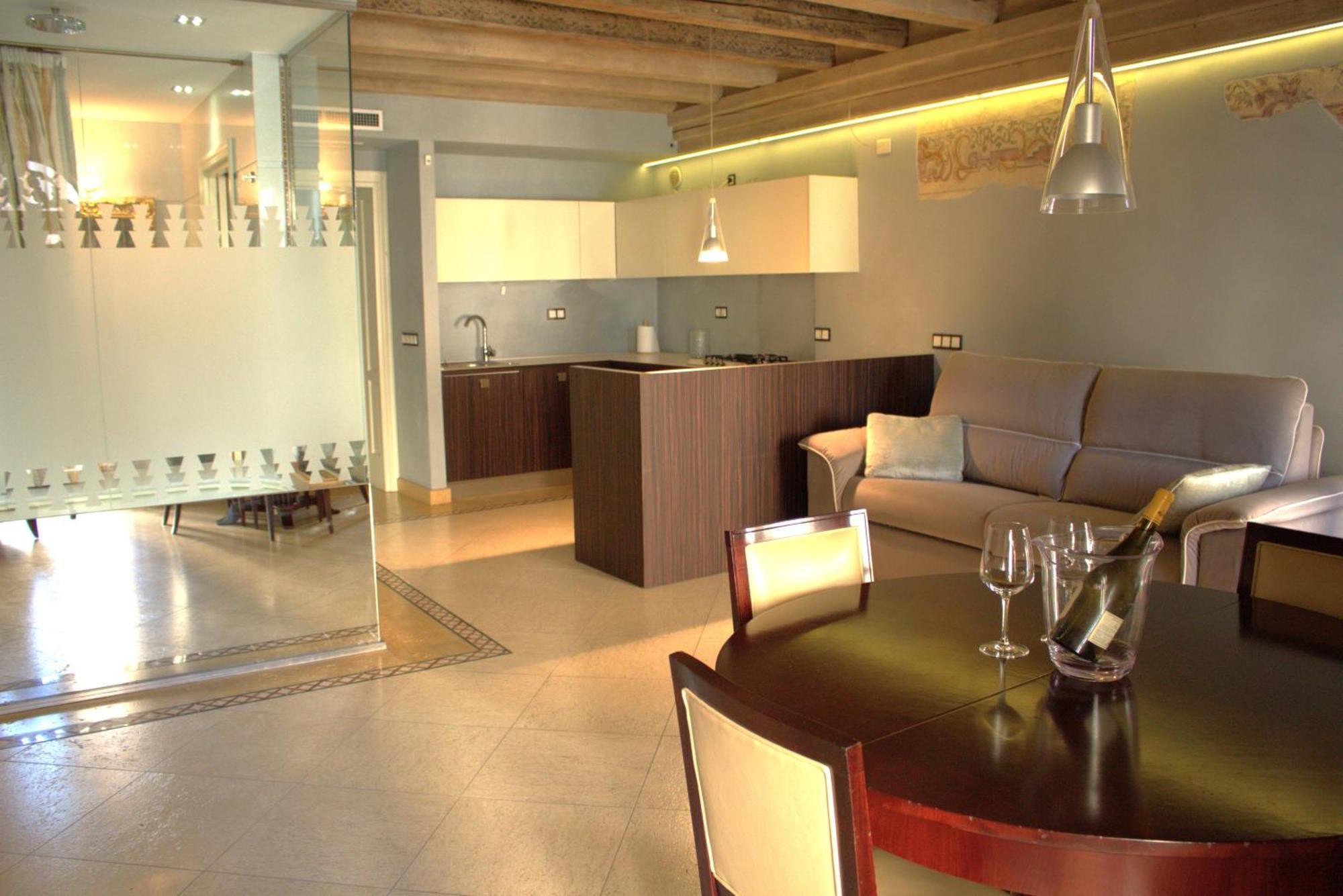 Luxury Flats , Piazza Erbe With Balcony On Main Square Apartamento *