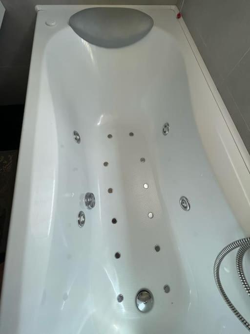 Elegant Relax Near Veron Center Fair Garda Apartamento *