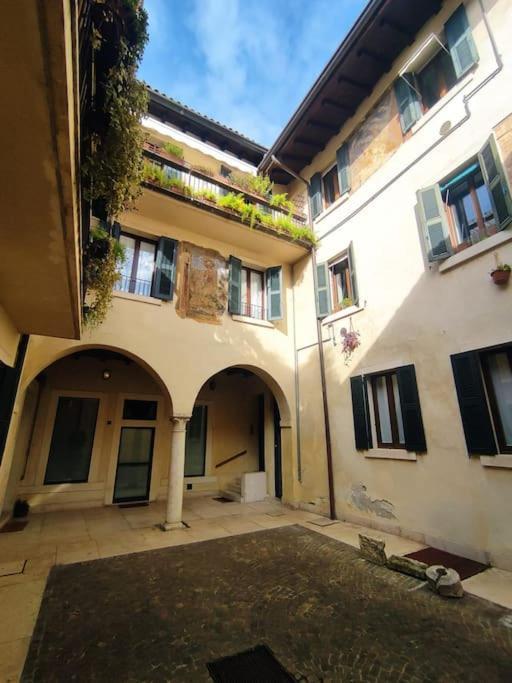 Casa Dei Pittori - A Pochi Passi Da Piazza Erbe Apartamento *