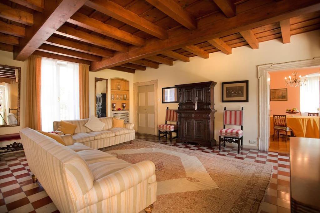 Le Grotte Villa *