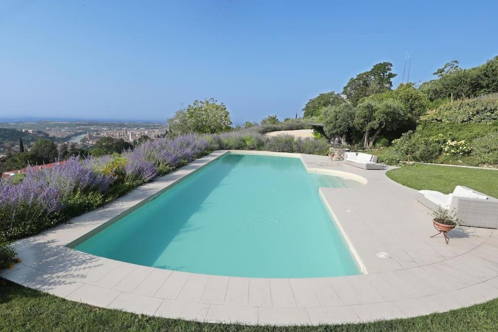 Le Grotte Villa