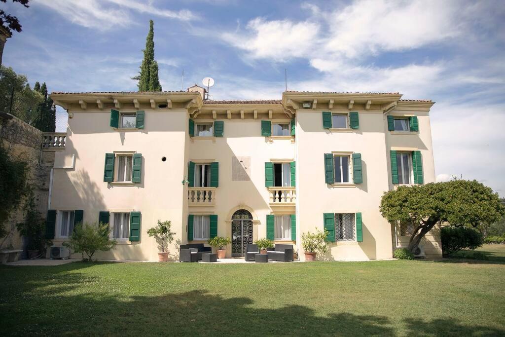 Villa Le Grotte *