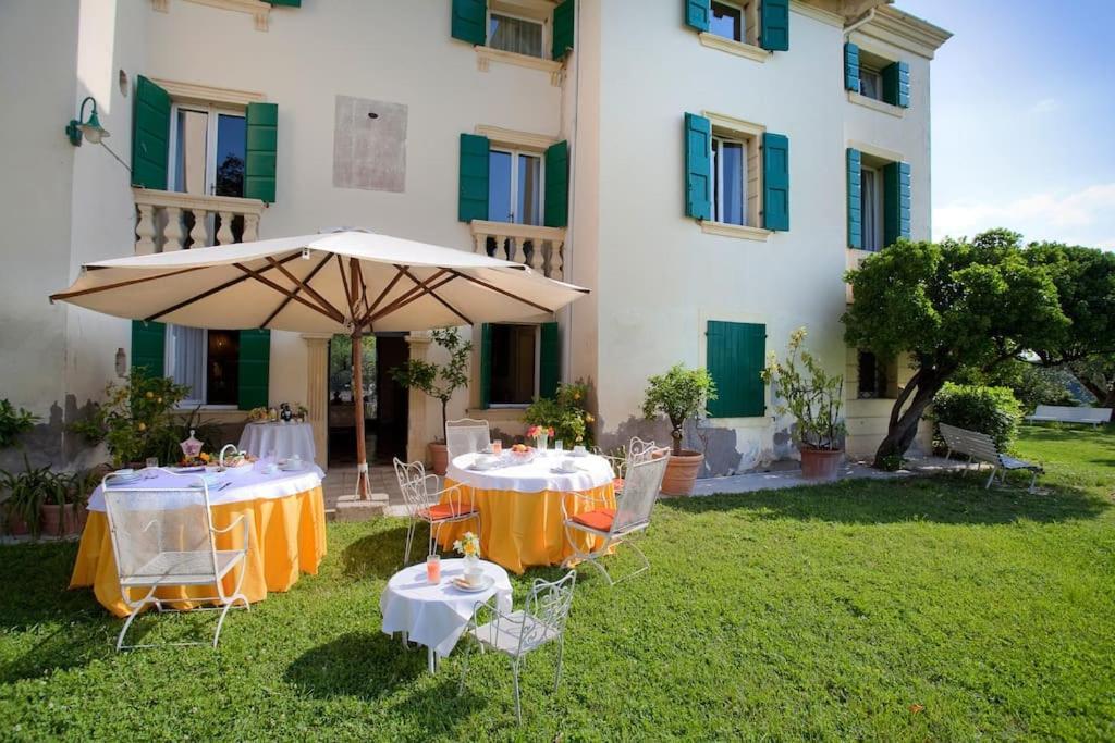 Le Grotte Villa