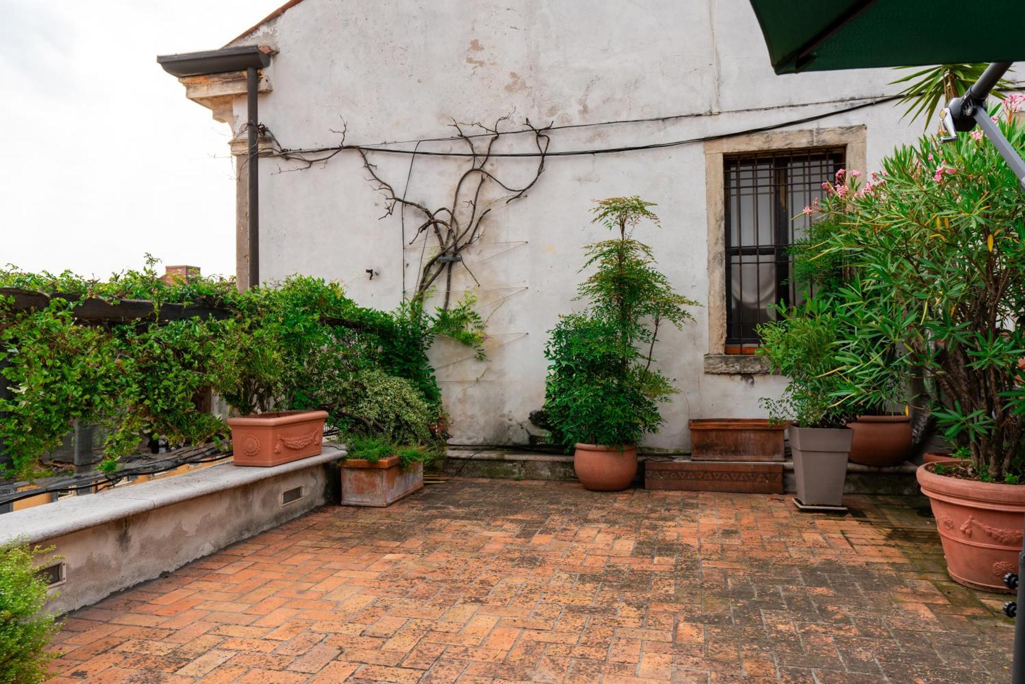 Appartamento Terrazza Garibaldi By Postcardsfrom *