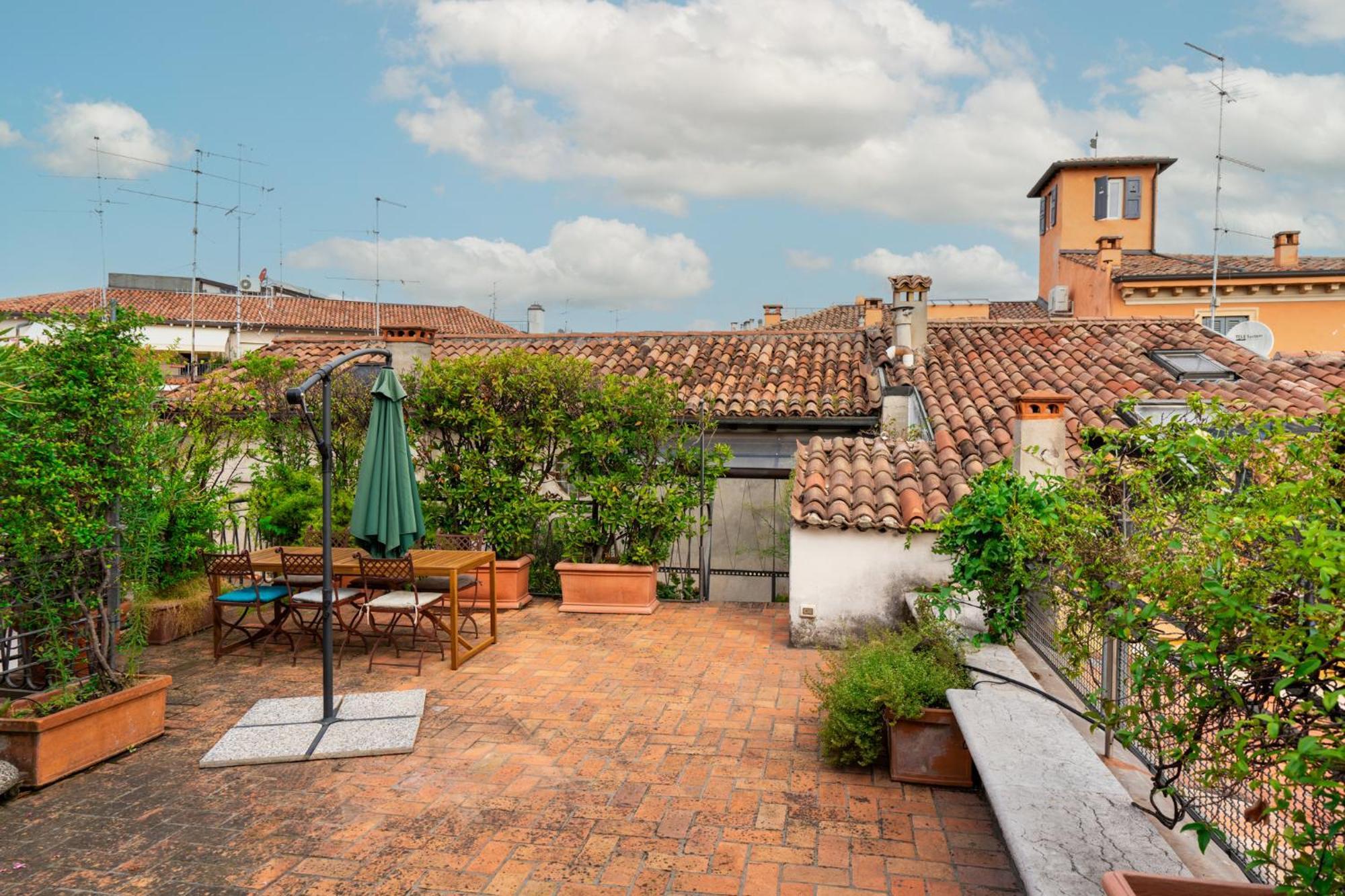 Appartamento Terrazza Garibaldi By Postcardsfrom Verona
