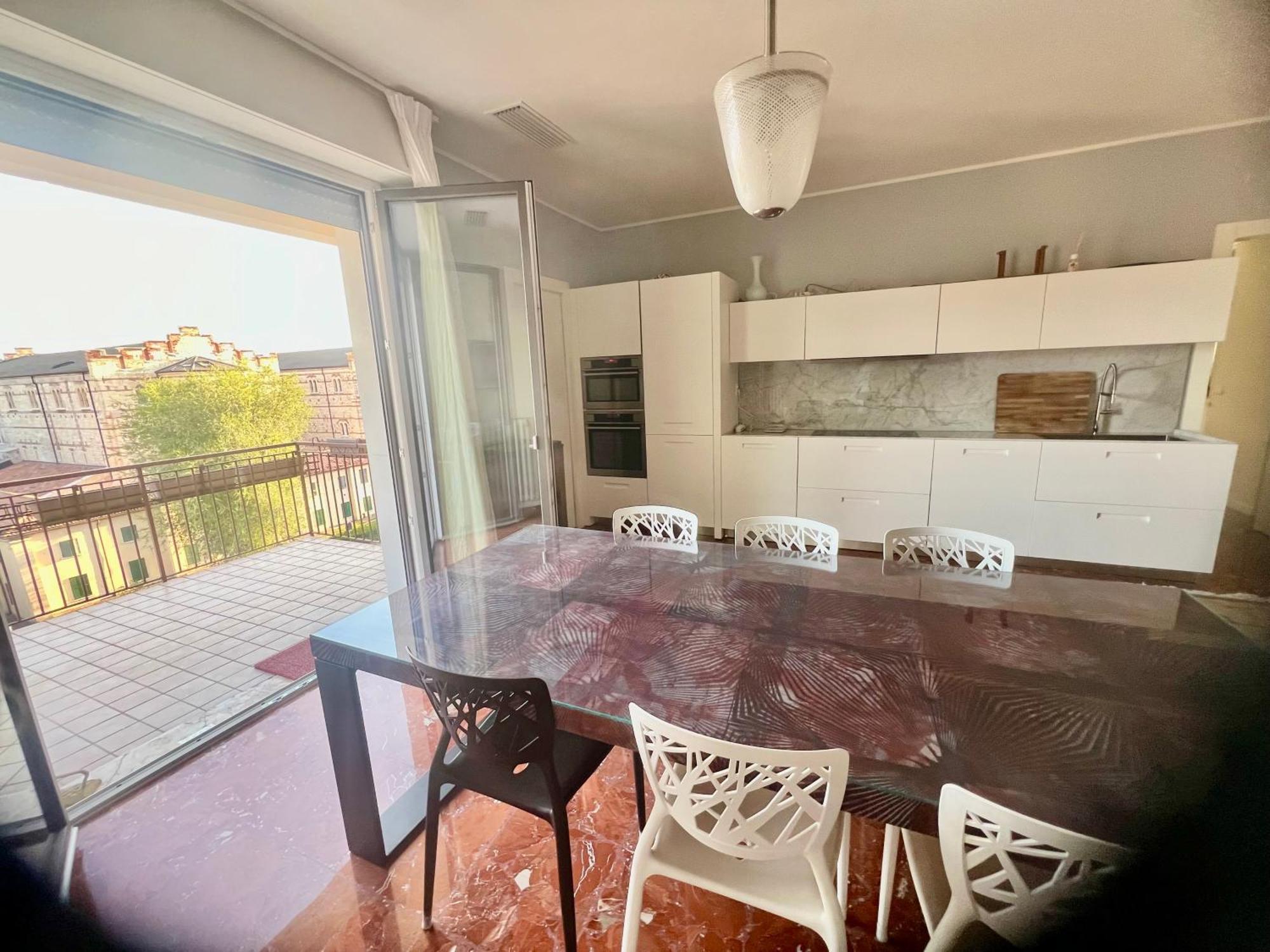 Apartment Centro Storico Grande Casa Moderna Verona