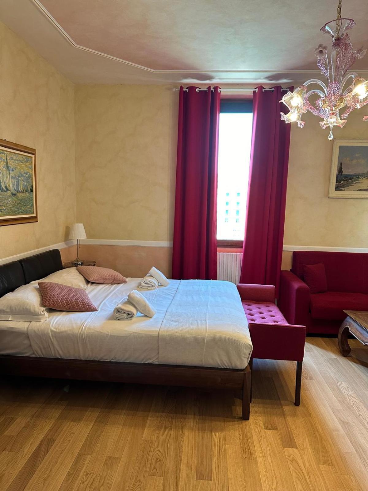 Lady Guest house 2*