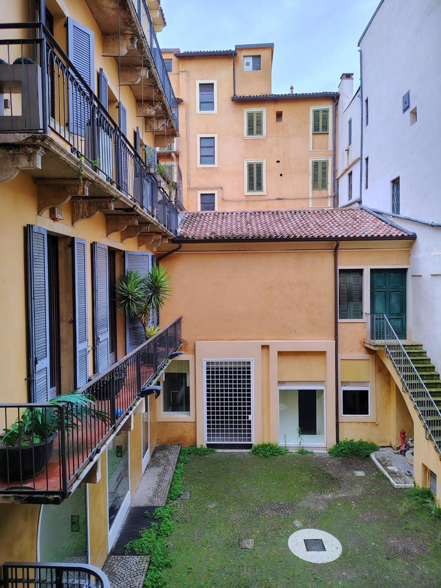 Maison d'hôtes Italianflat - Rentroom Old Town - 200mt To Arena 3*