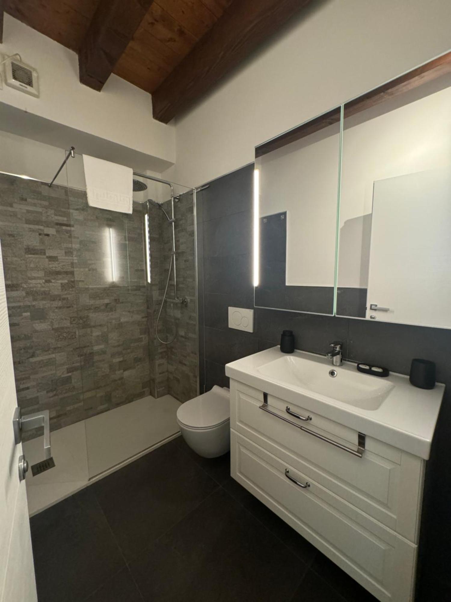Adelia Apartment *