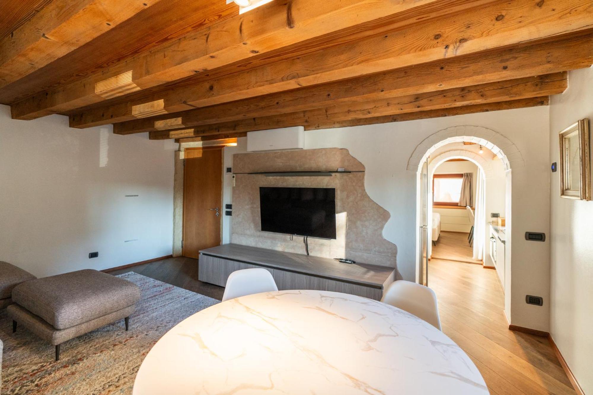 La Finestra Sul Ponte By Postcardsfrom Bed and breakfast
