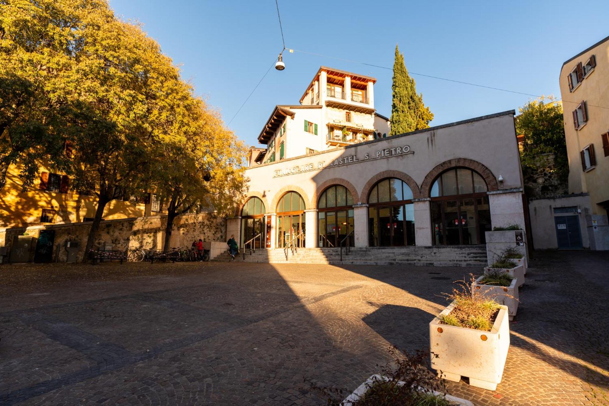 La Finestra Sul Ponte By Postcardsfrom Bed and breakfast Verona