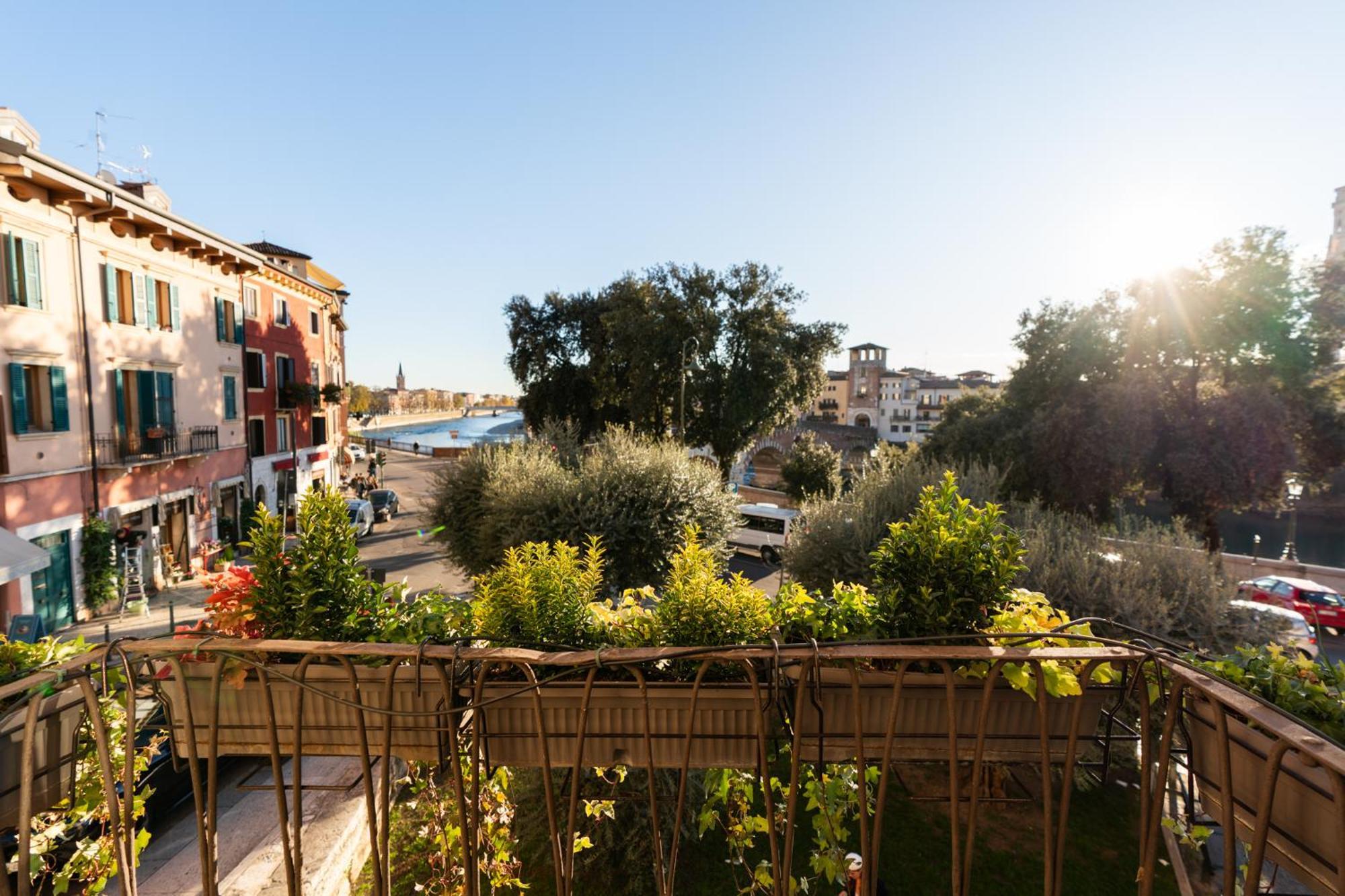 La Finestra Sul Ponte By Postcardsfrom Bed and breakfast