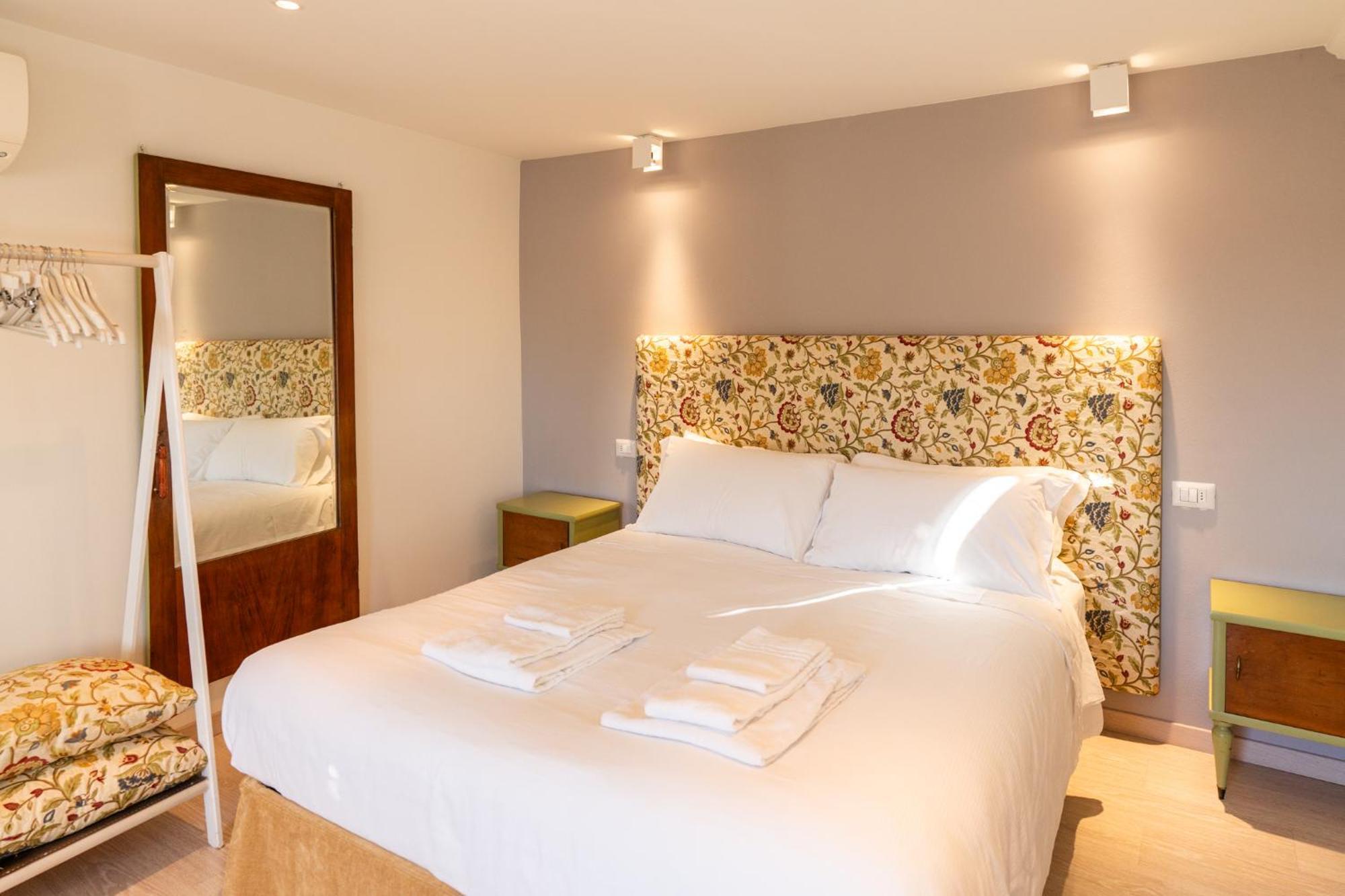 La Finestra Sul Ponte By Postcardsfrom Bed and breakfast Verona