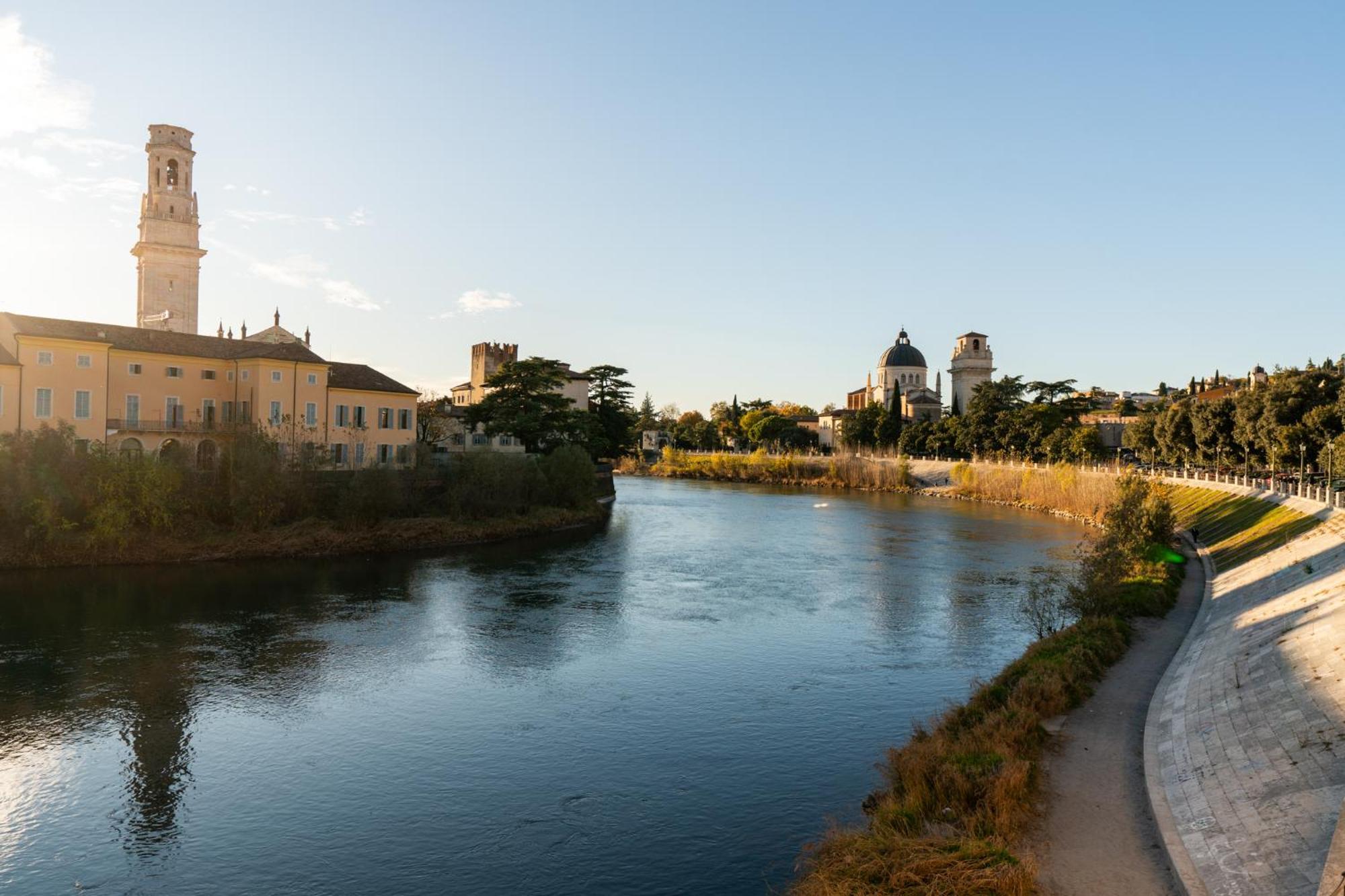 La Finestra Sul Ponte By Postcardsfrom Bed and breakfast Verona