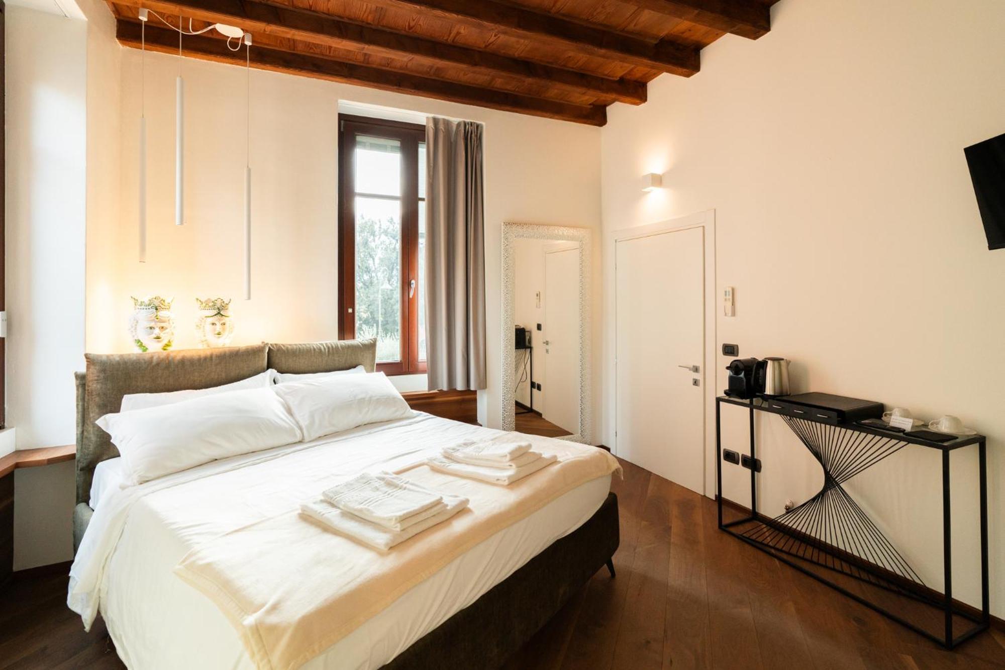 La Finestra Sul Ponte By Postcardsfrom Bed and breakfast 2*