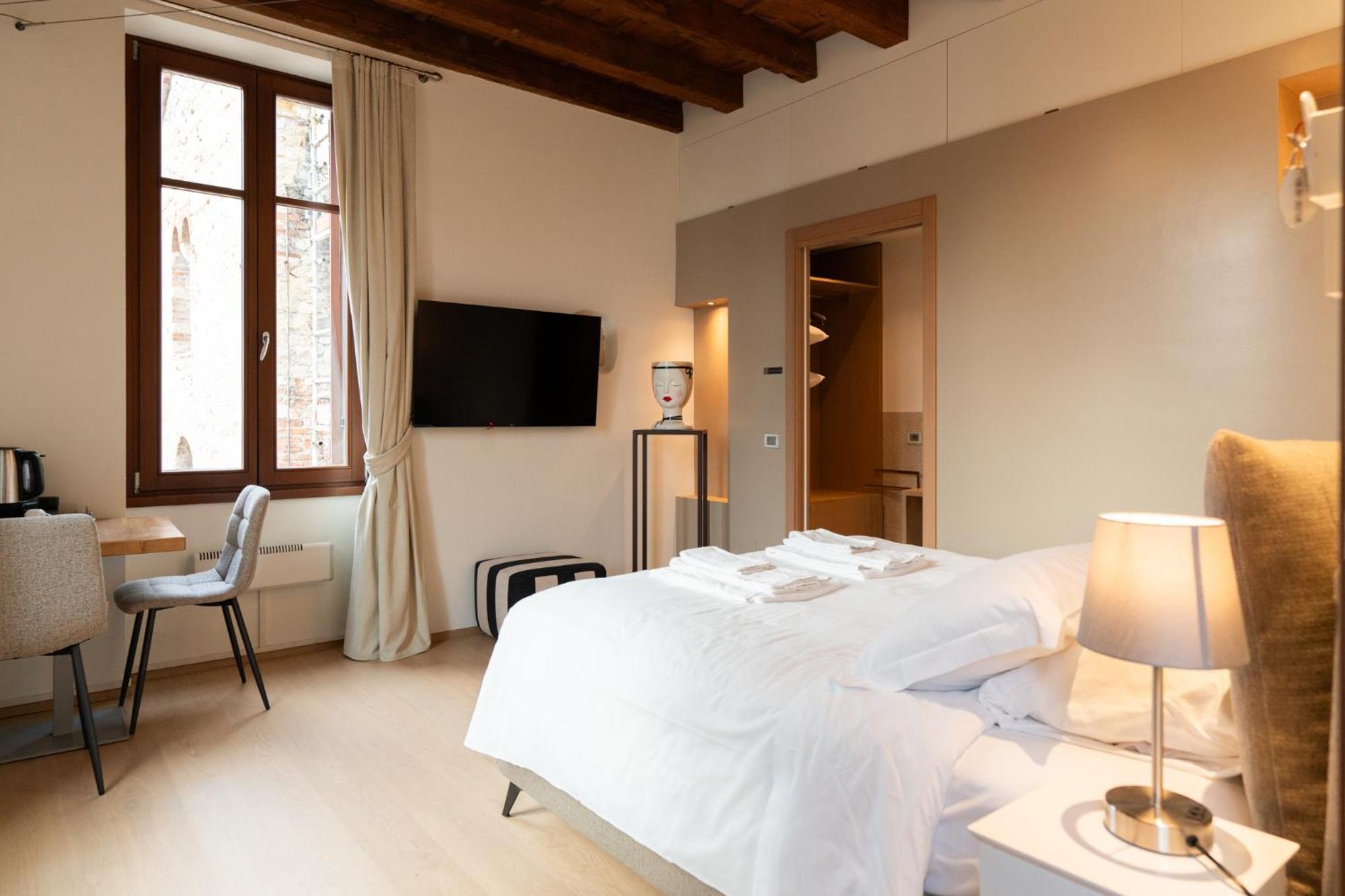 La Finestra Sul Ponte By Postcardsfrom Bed and breakfast 2*