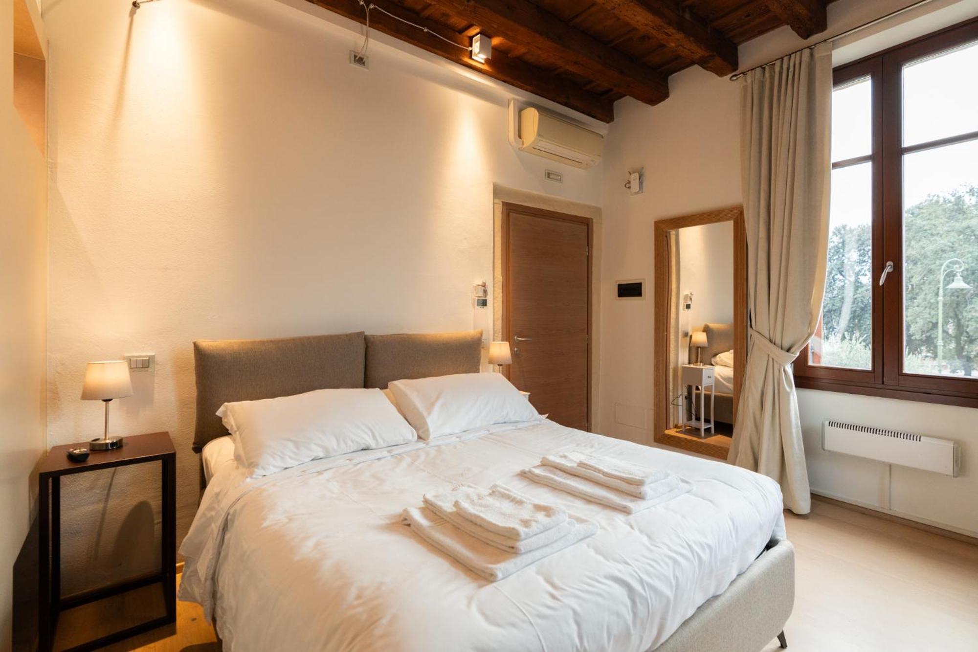 La Finestra Sul Ponte By Postcardsfrom Bed and breakfast