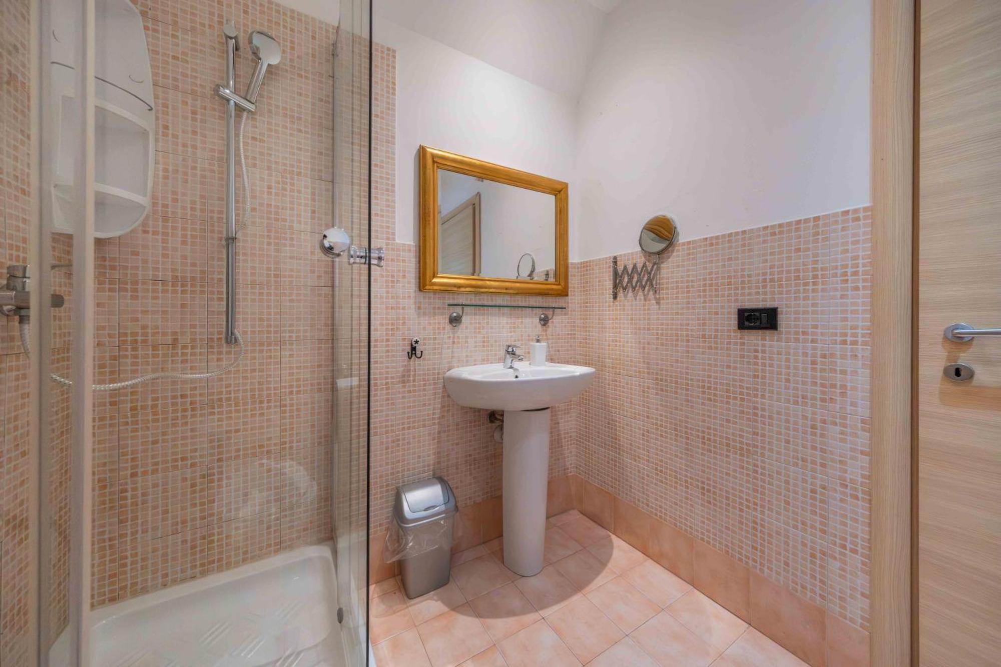 Al Teatro Guest house