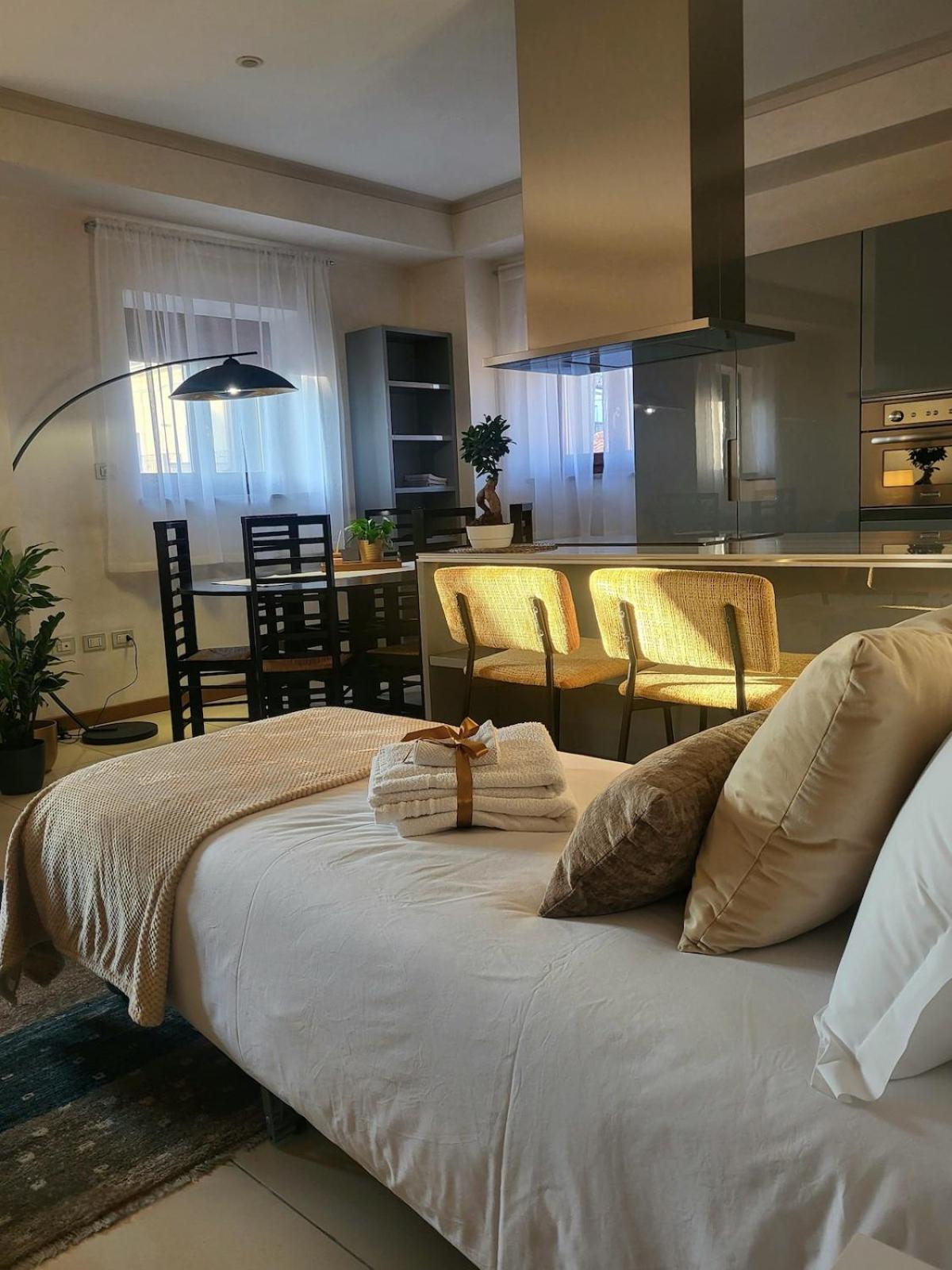 Piazza Bra - Refined 130 Sqm With 2