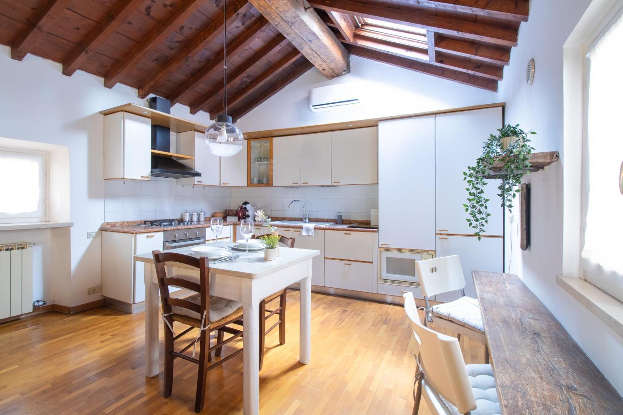 Romantic Attic In Center Apartamento Verona