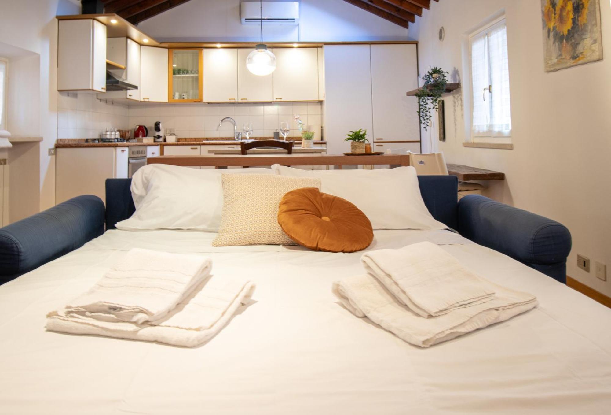 Romantic Attic In Center Apartamento Verona