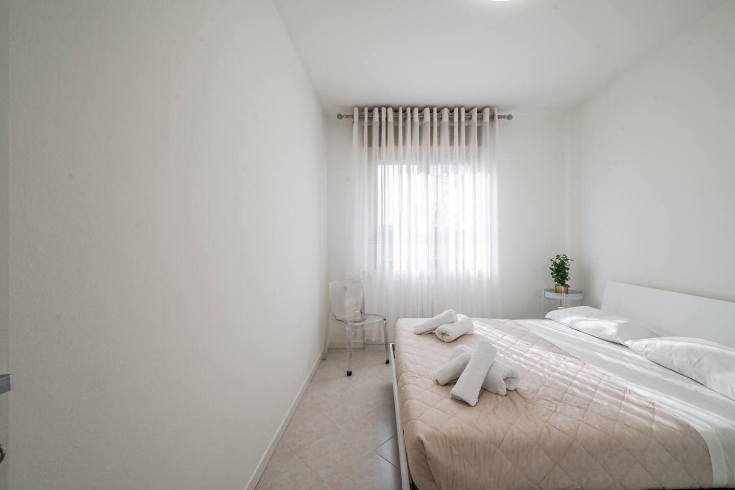 Southside Superior 2 Bedrooms Free Parking Apartment