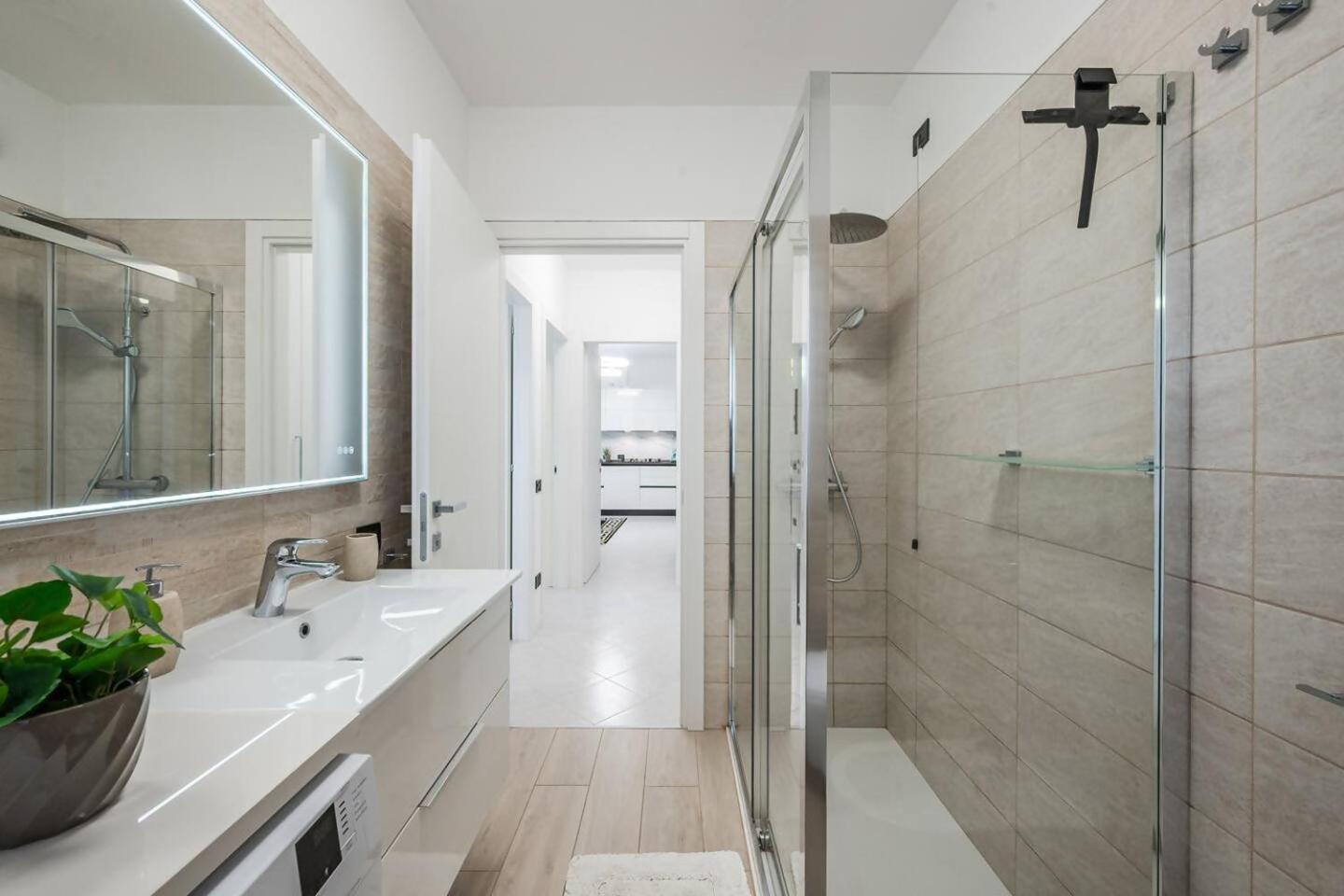 Southside Superior 2 Bedrooms Free Parking Apartment Verona