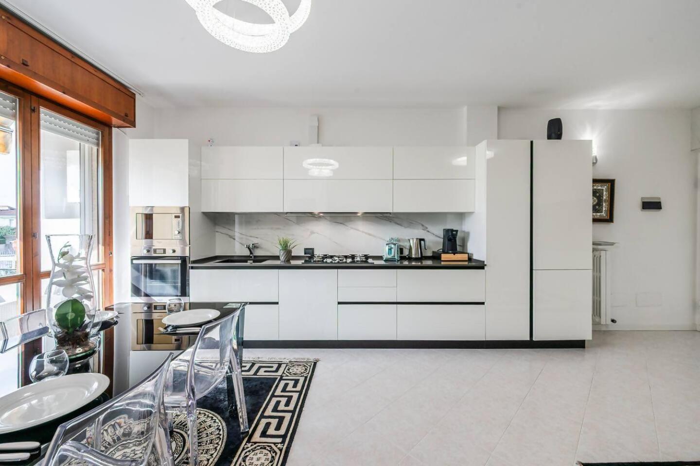 Southside Superior 2 Bedrooms Free Parking Apartment *