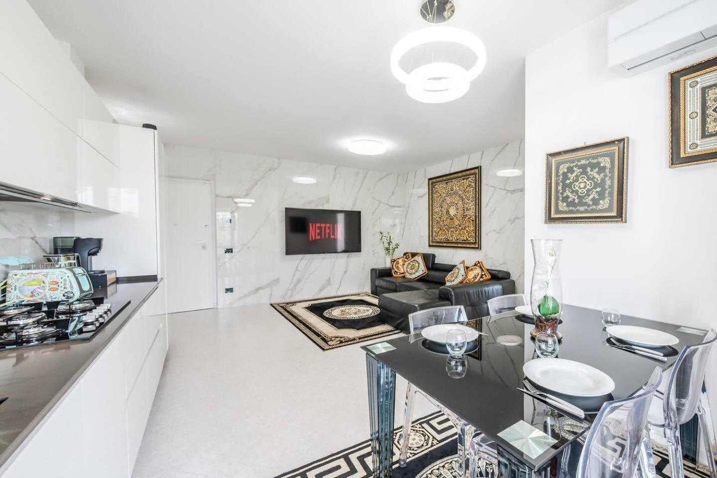 Southside Superior 2 Bedrooms Free Parking *