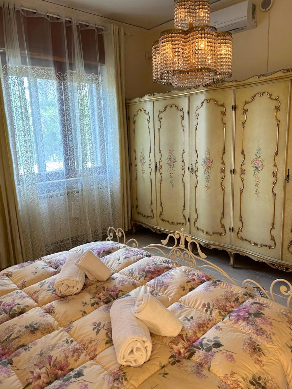 Venetian Style In