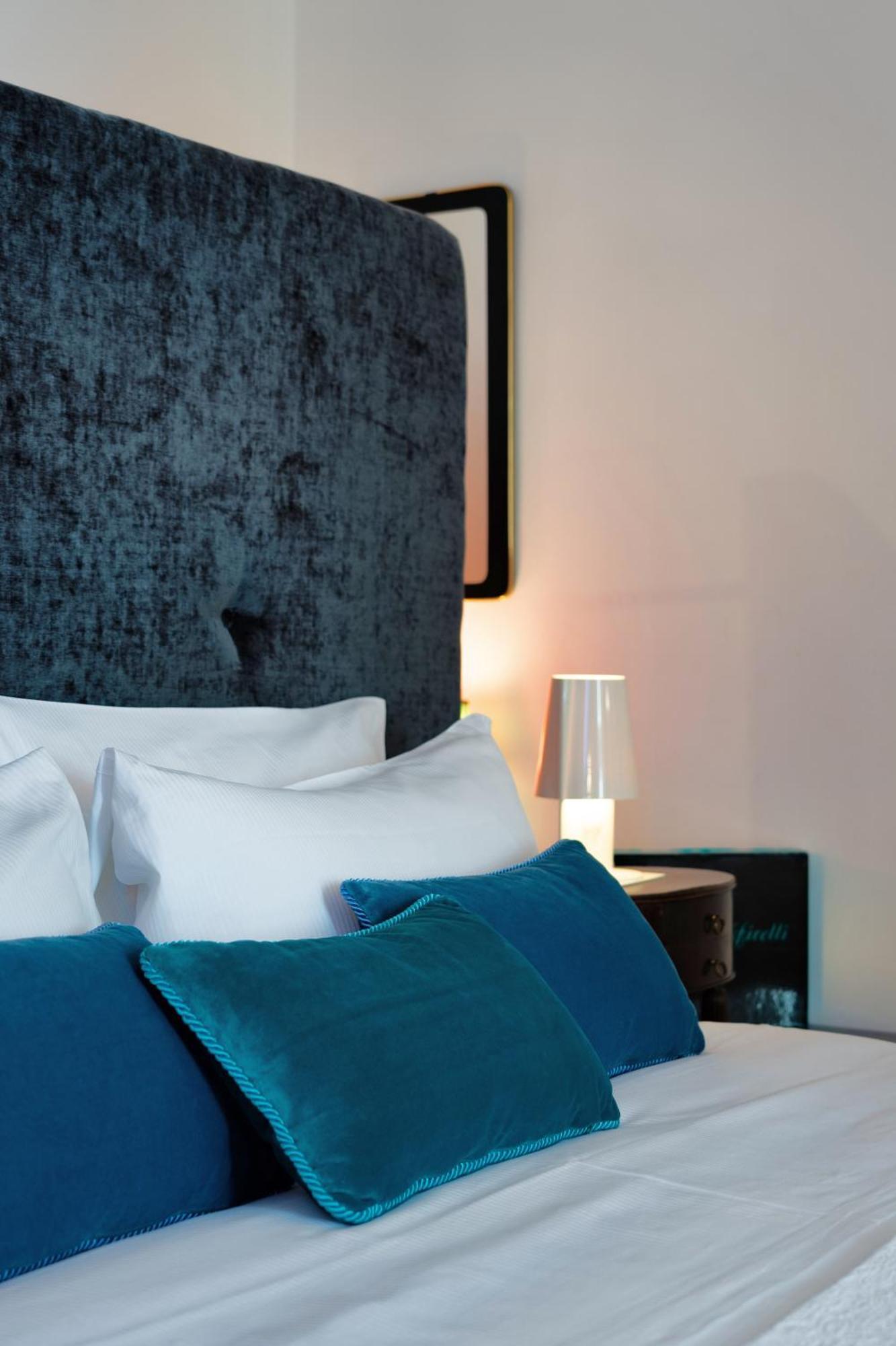 Billie's Flat Red - Art & Design In Historic Centre
