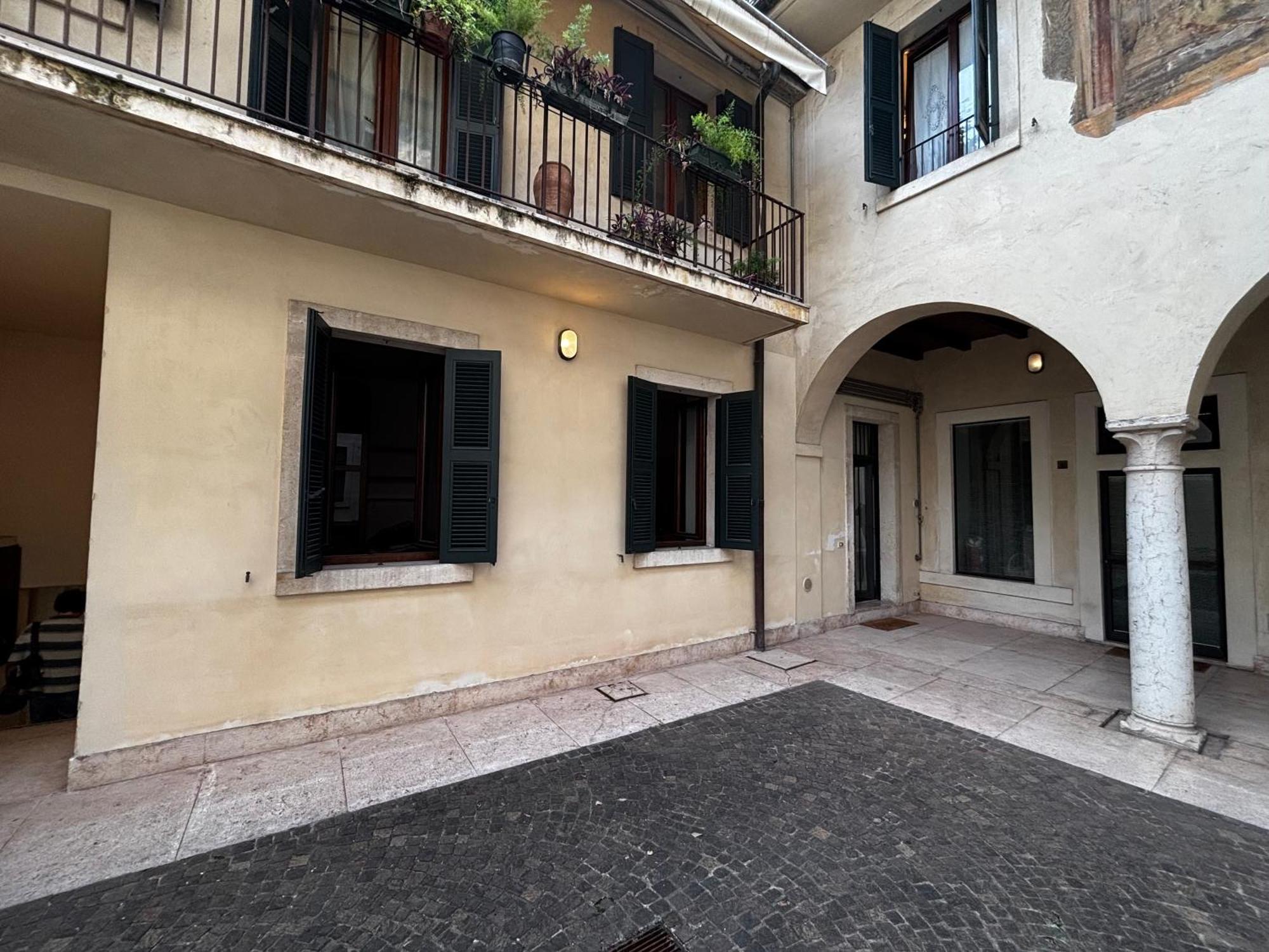 Anastasia - Piazza Erbe Center Apartment