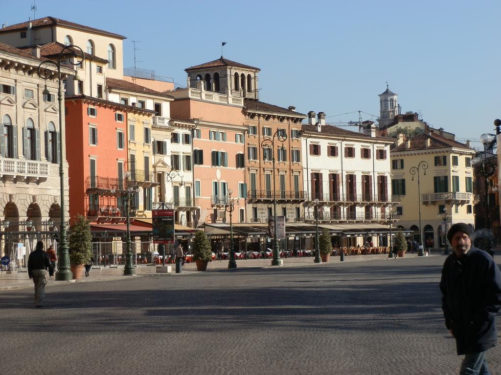 Sunny * Verona