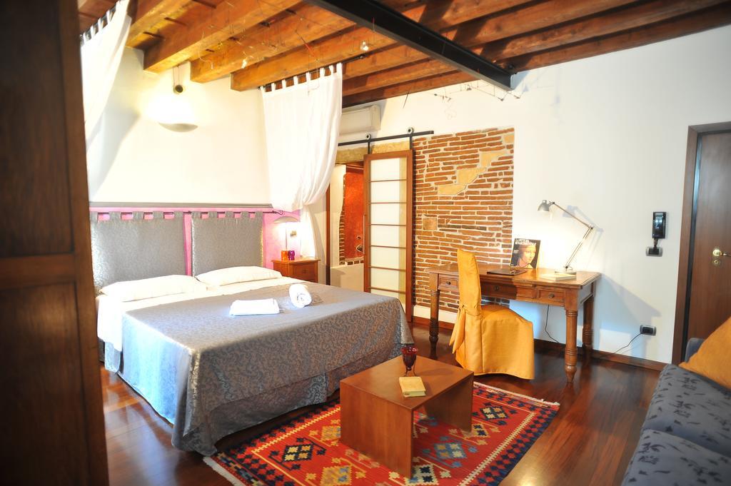 Antica Via Roma Garden View Bed and breakfast 2*